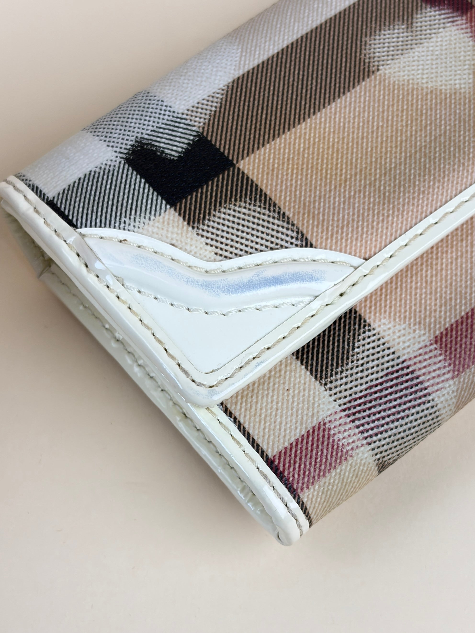 Burberry White Nova Check Heart Continental Wallet