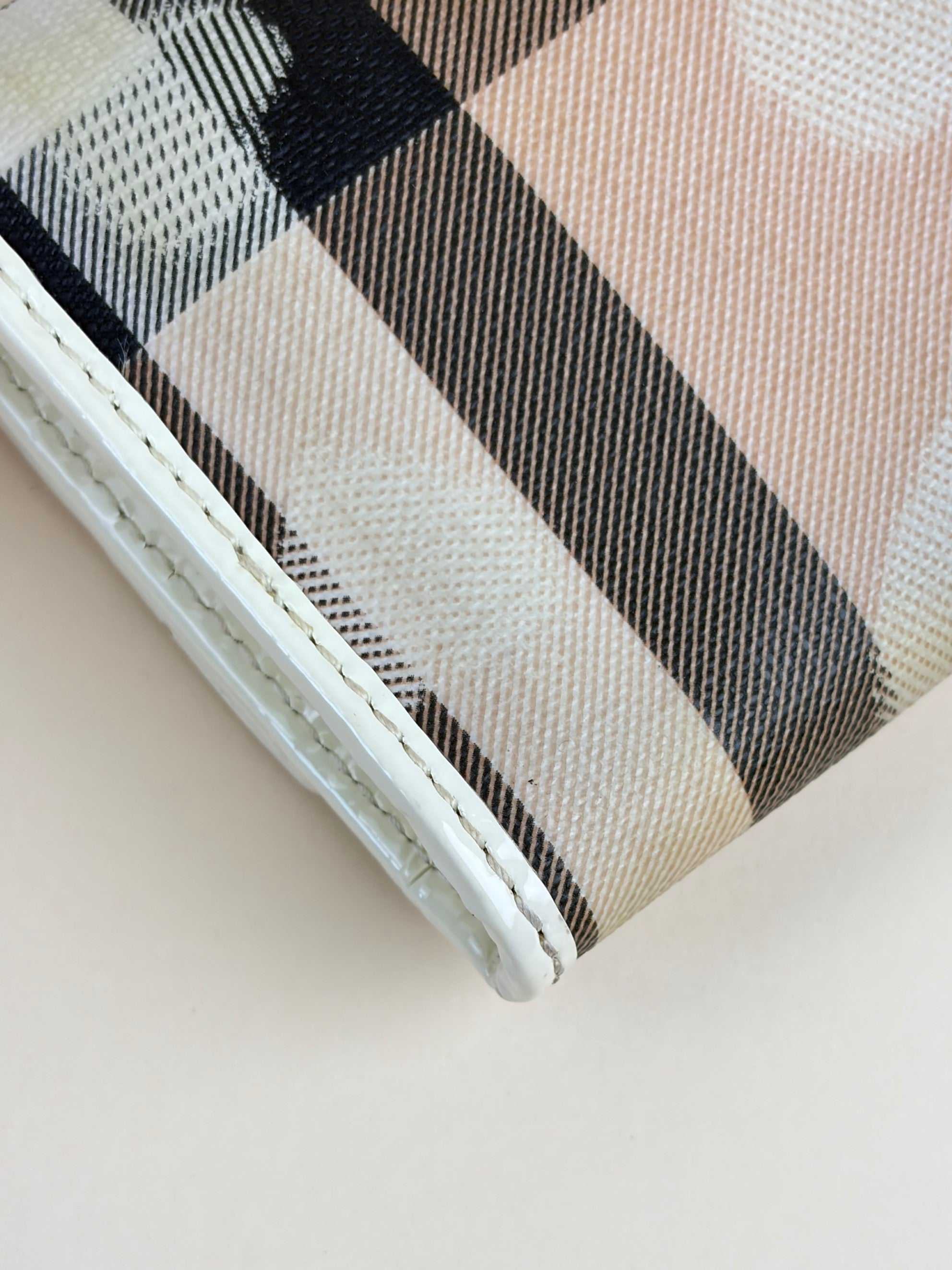 Burberry White Nova Check Heart Continental Wallet