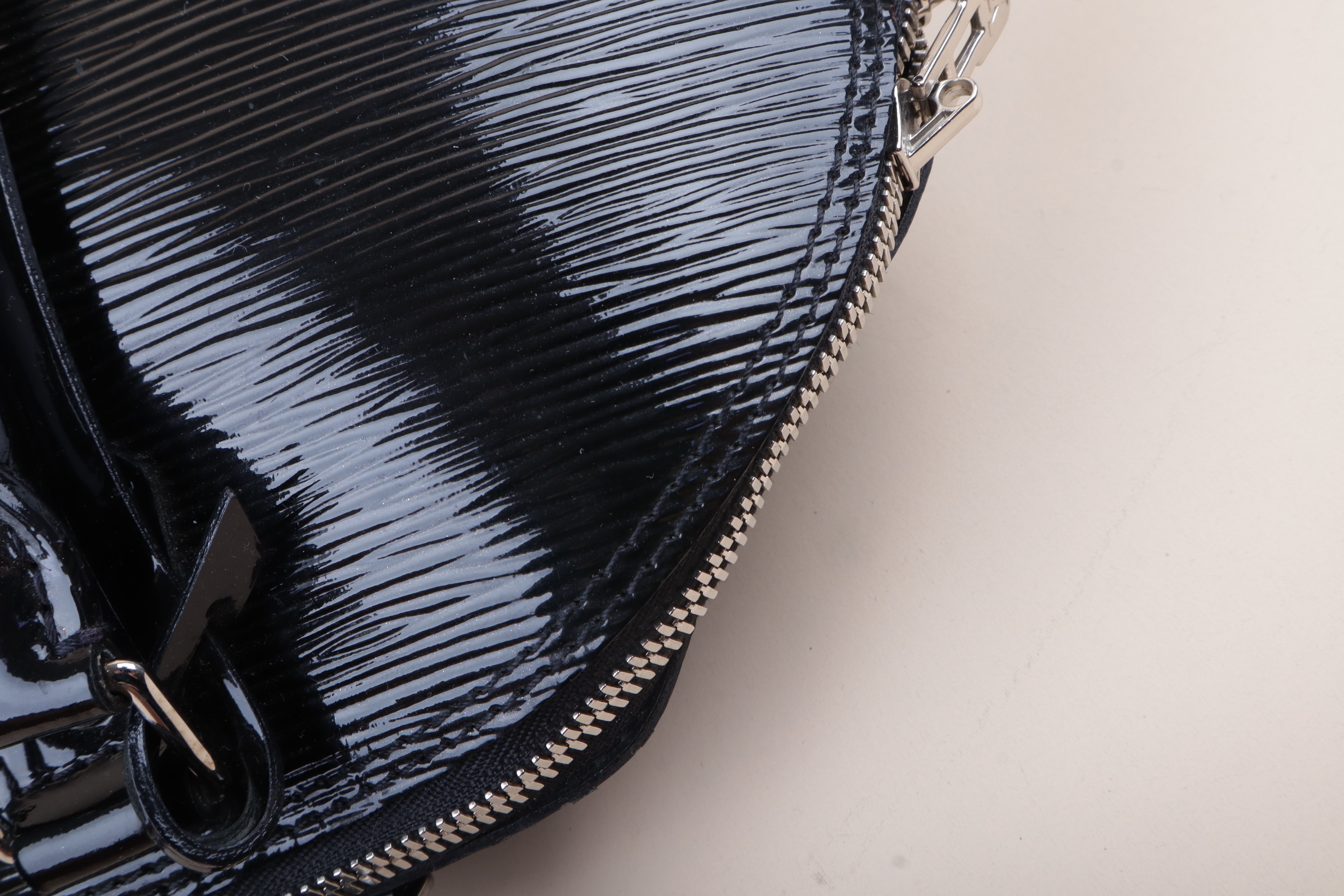 Louis Vuitton Black Vernis Alma epi MM