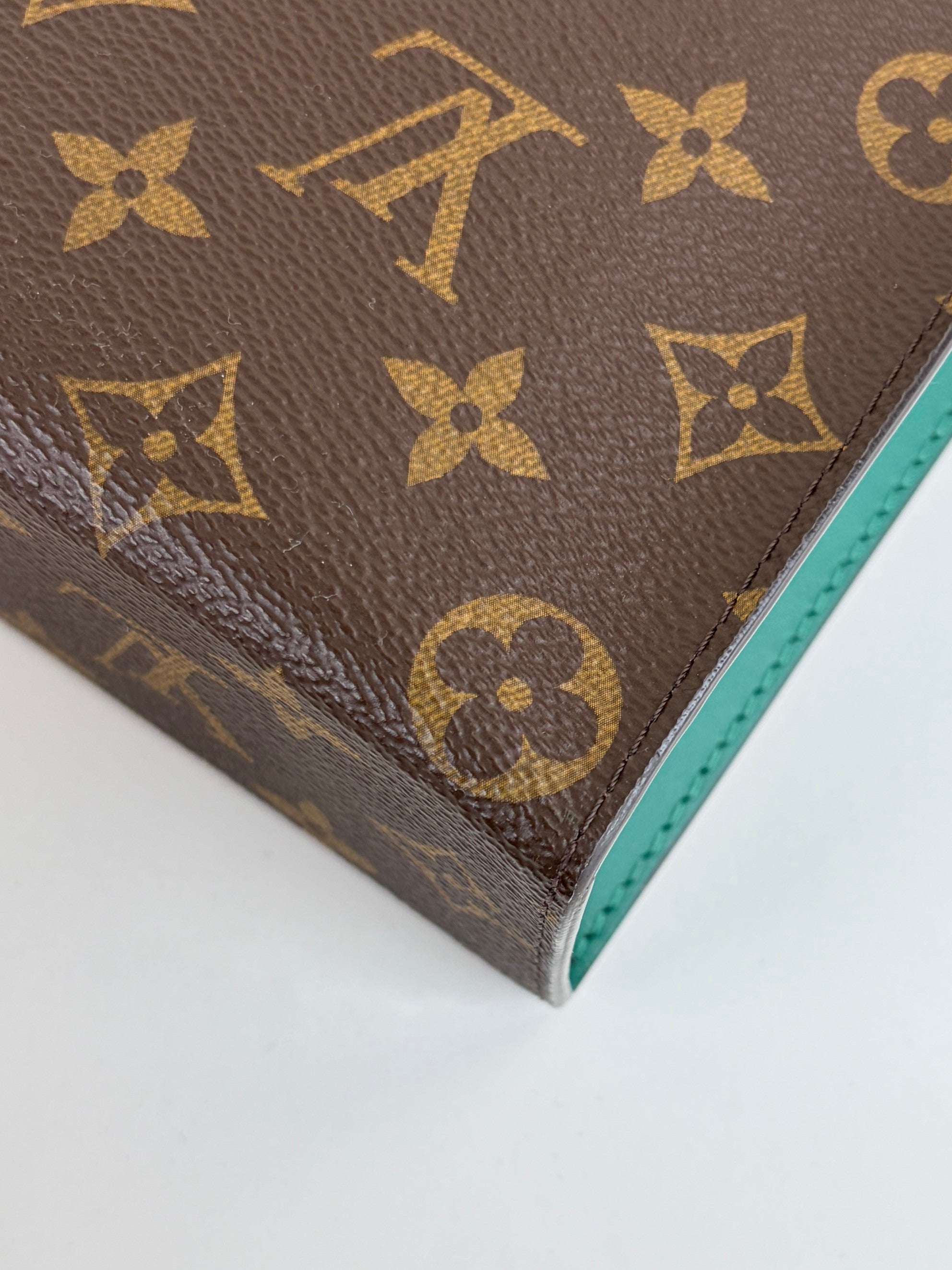 louis Vuitton voyage MM pochette green with invoice