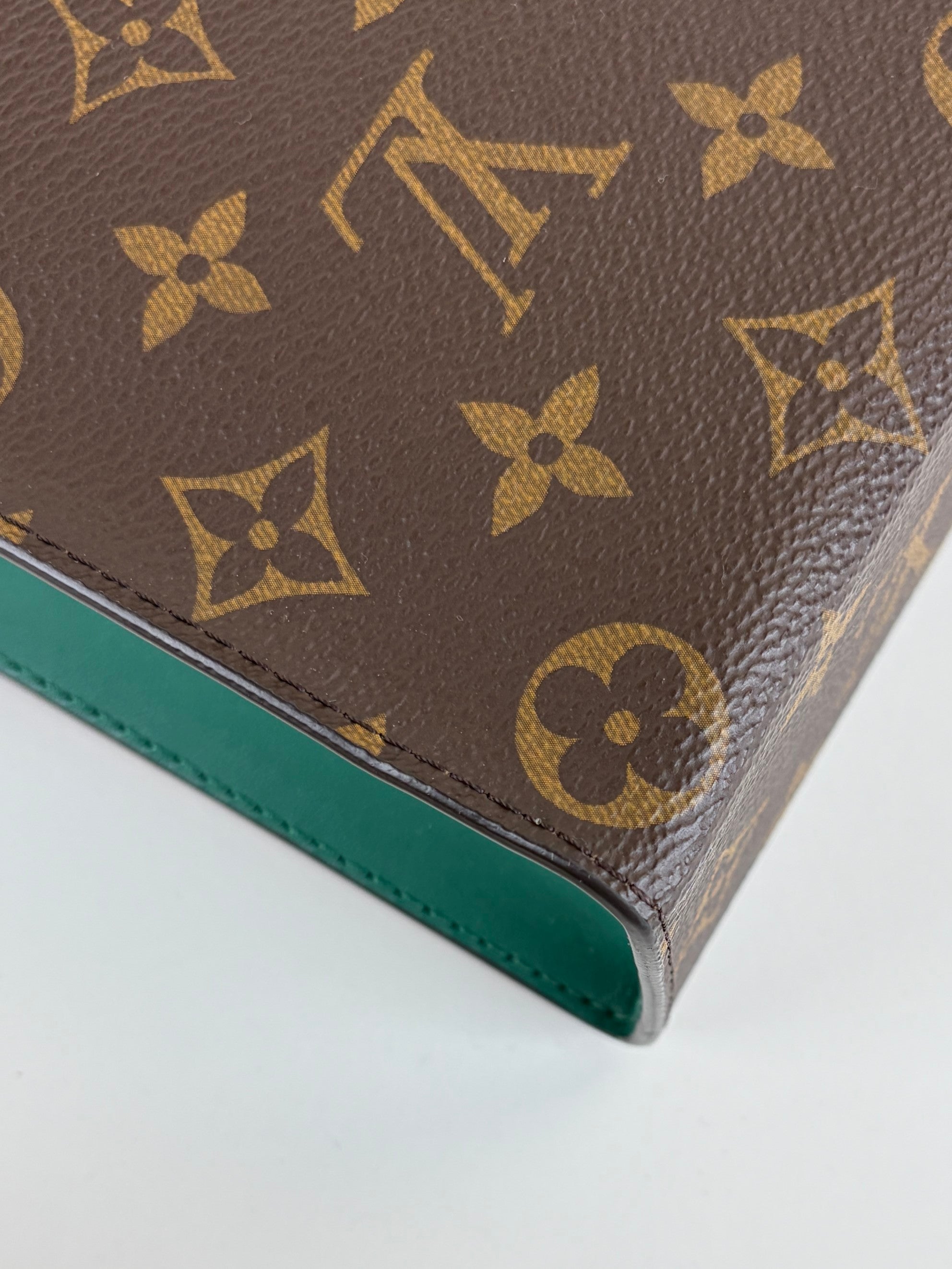 louis Vuitton voyage MM pochette green with invoice