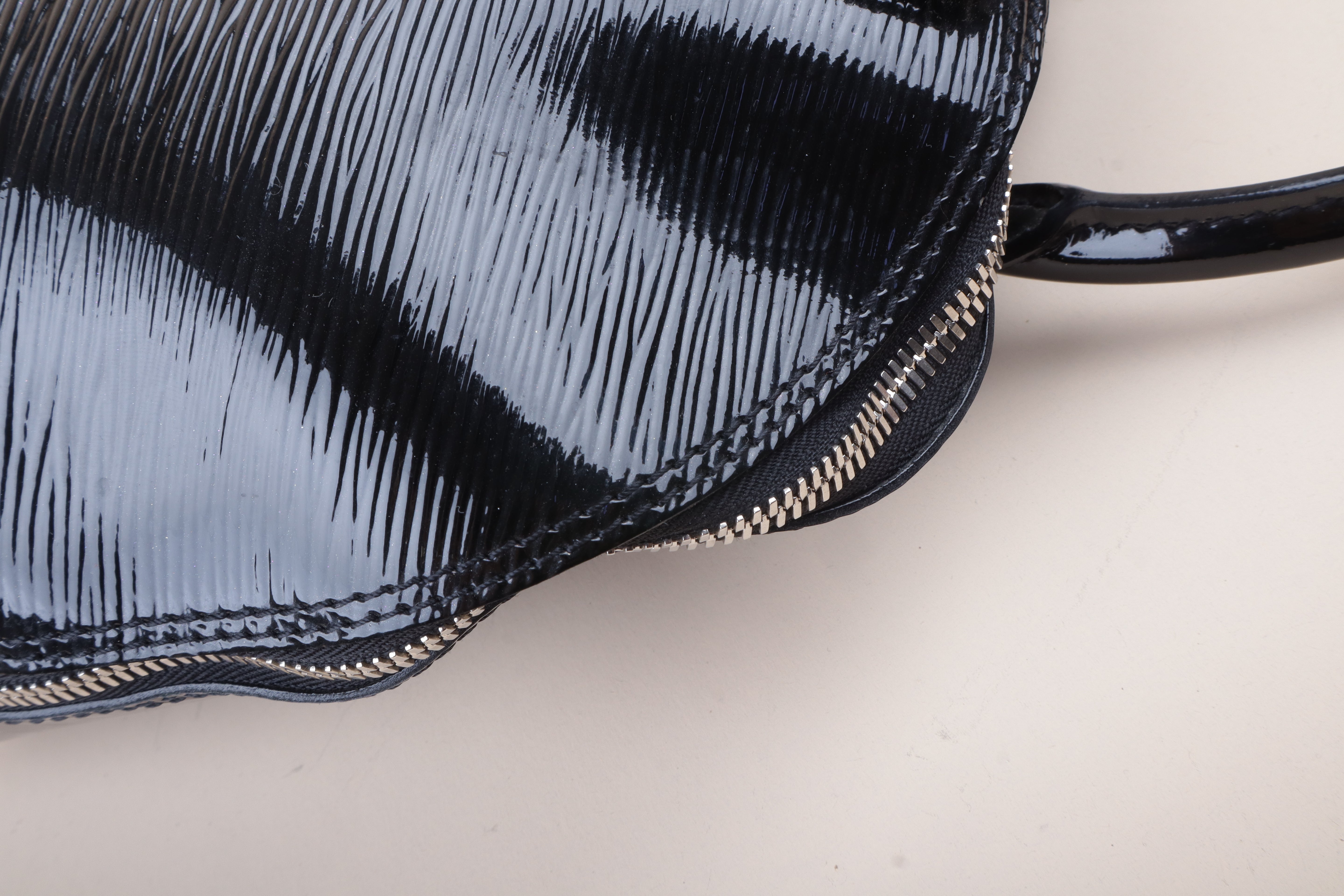 Louis Vuitton Black Vernis Alma epi MM