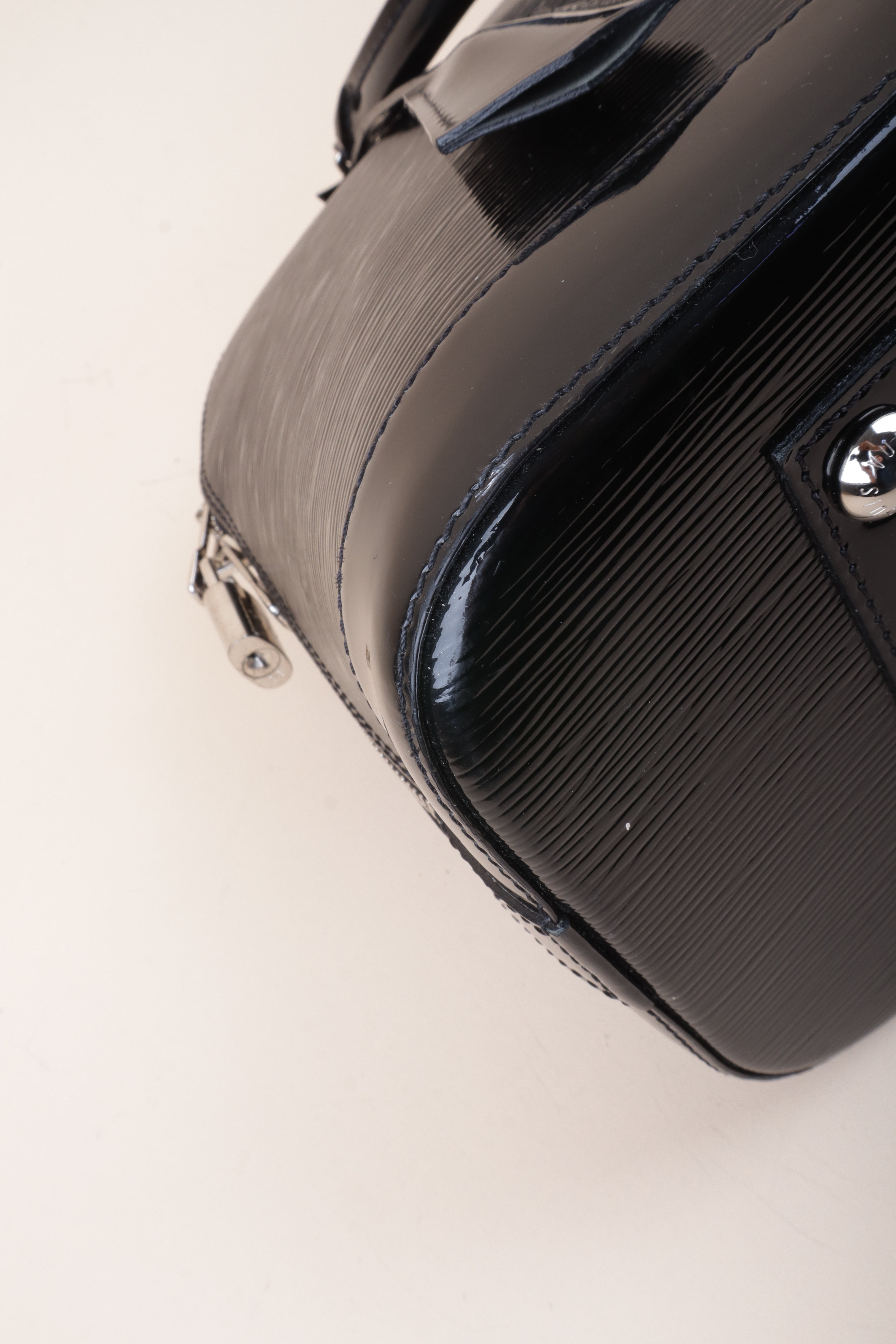 Louis Vuitton Black Vernis Alma epi MM