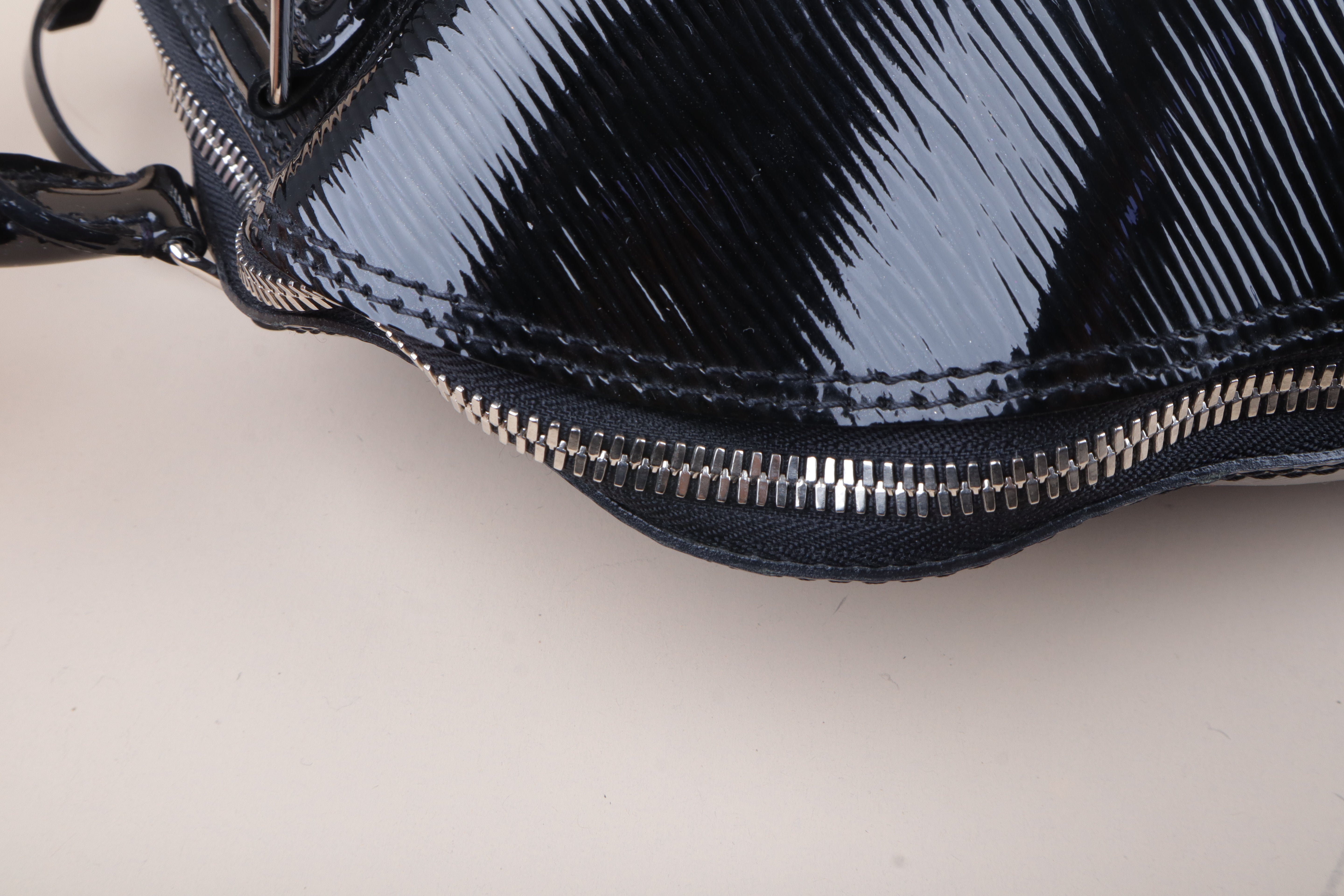 Louis Vuitton Black Vernis Alma epi MM