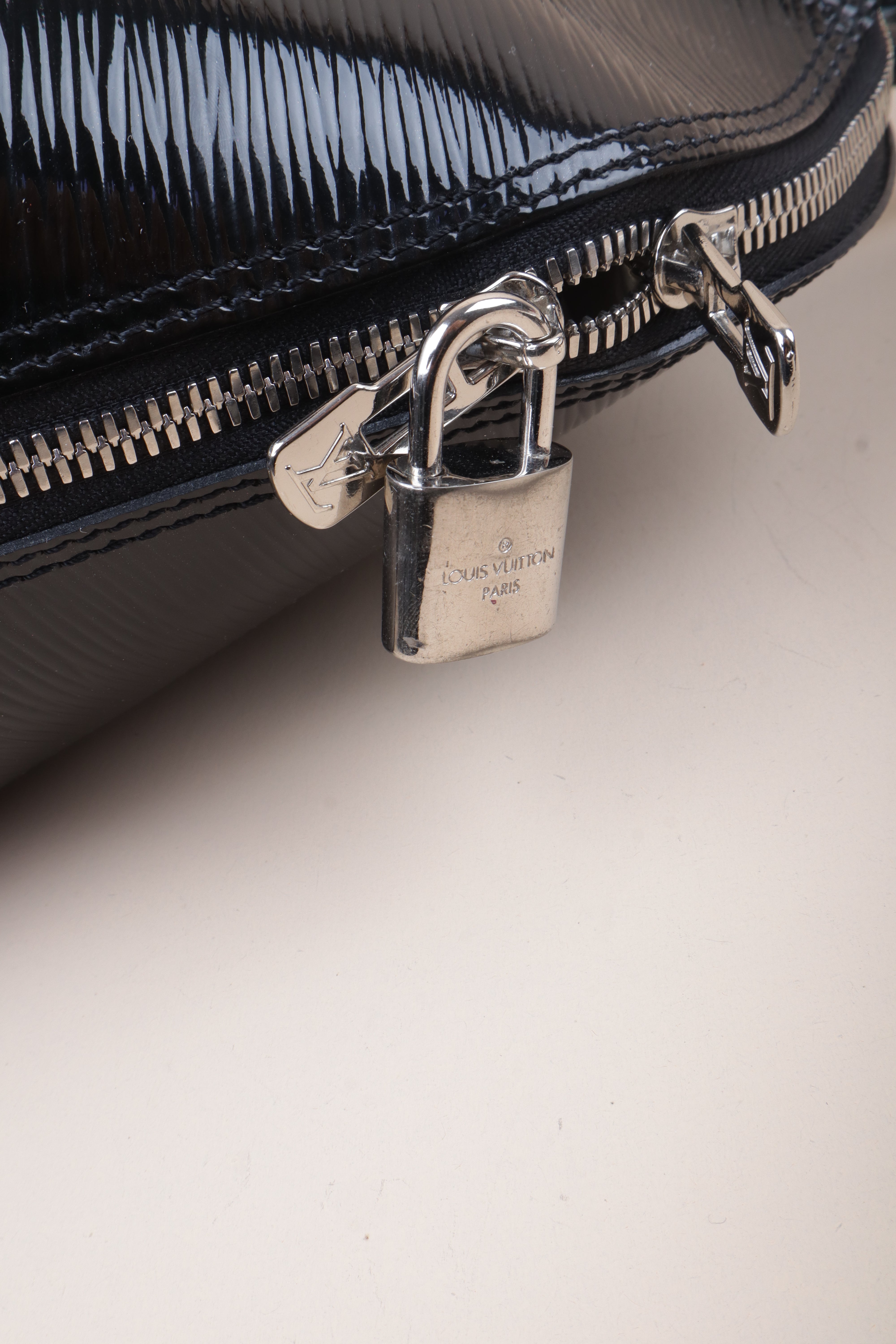 Louis Vuitton Black Vernis Alma epi MM