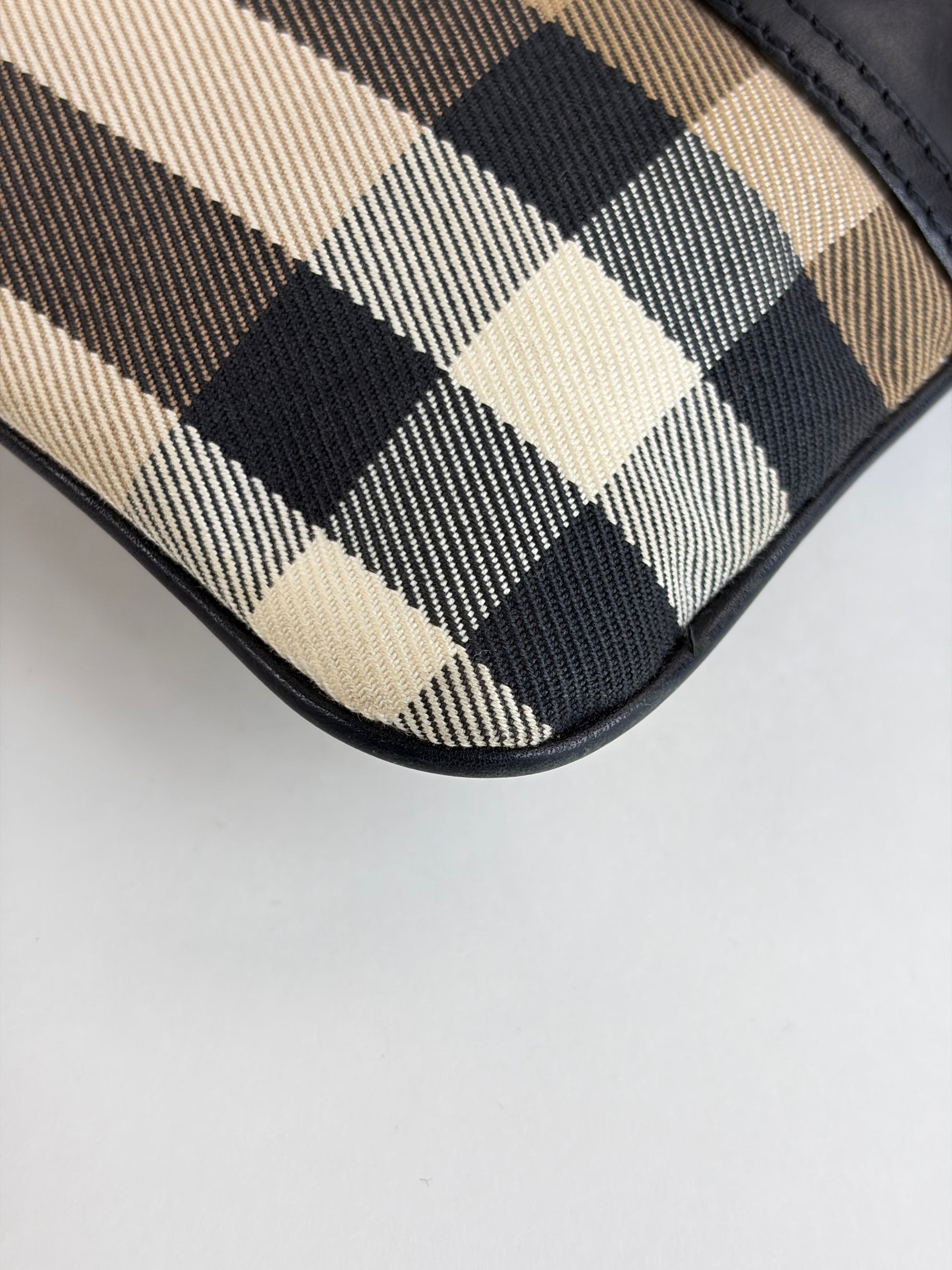 Burberry black leather /house check canvas Peyton