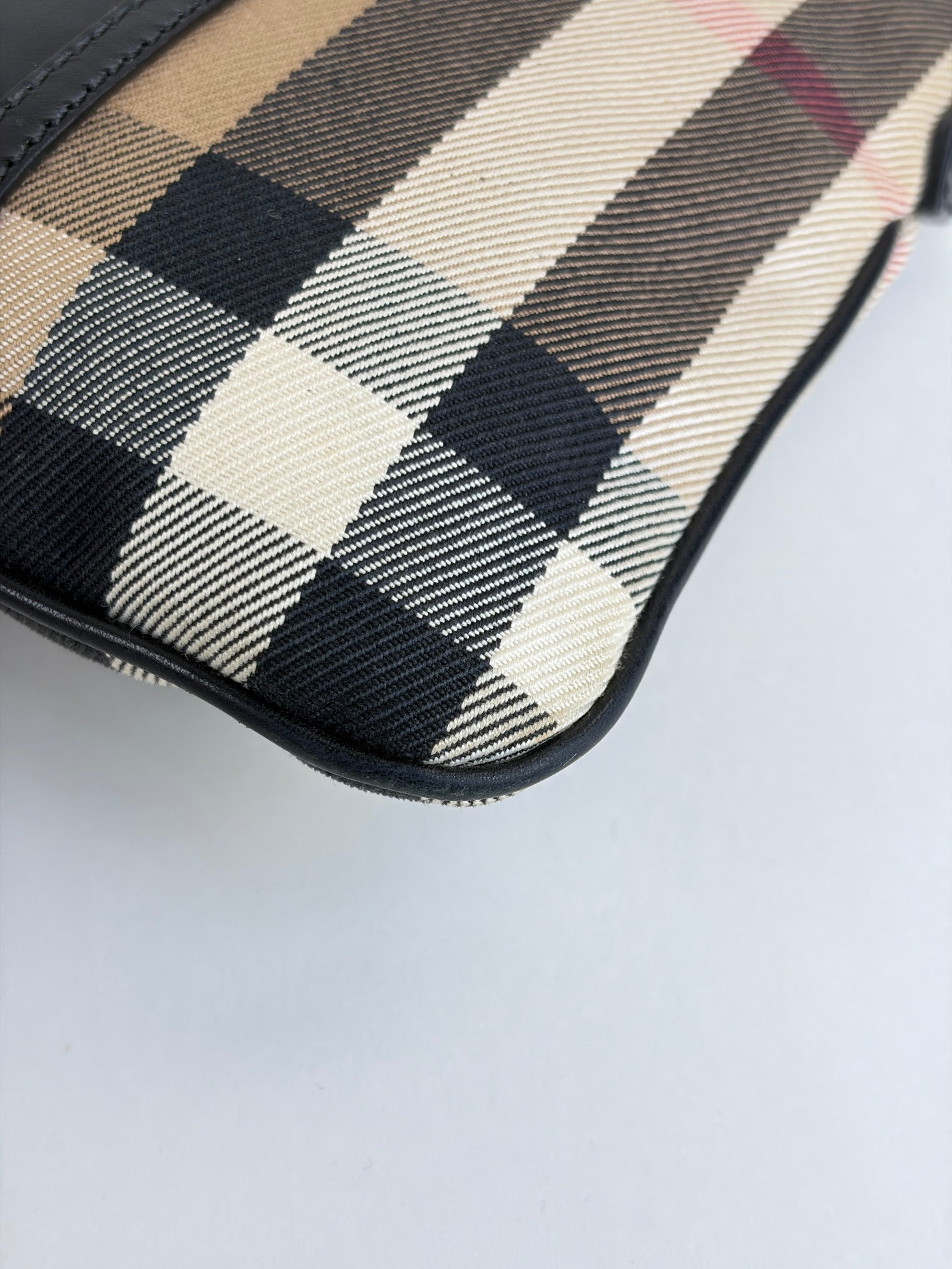 Burberry black leather /house check canvas Peyton