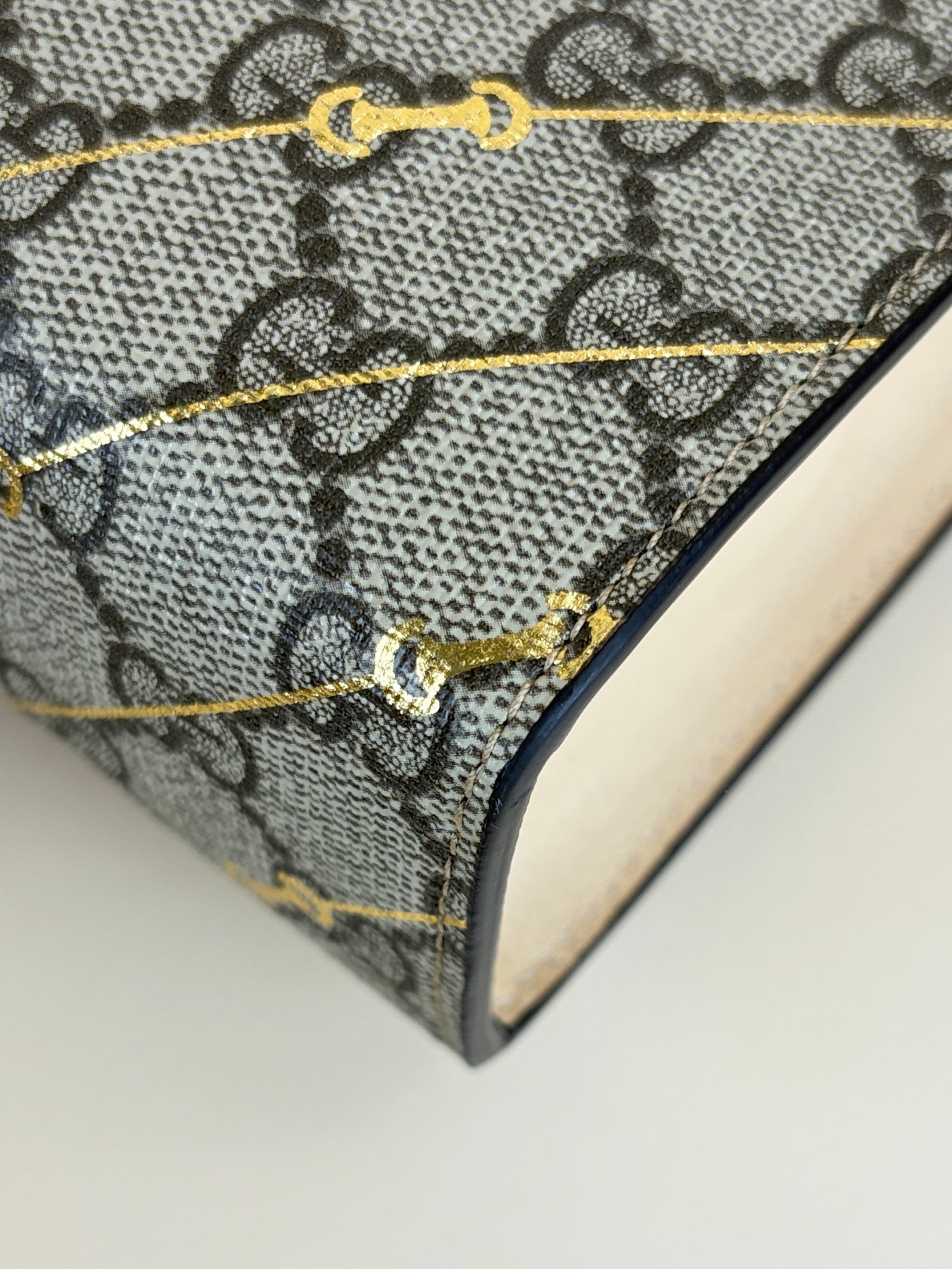 Gucci beige gg supreme monogram canvas and calfskin with gold horse bit print pouch