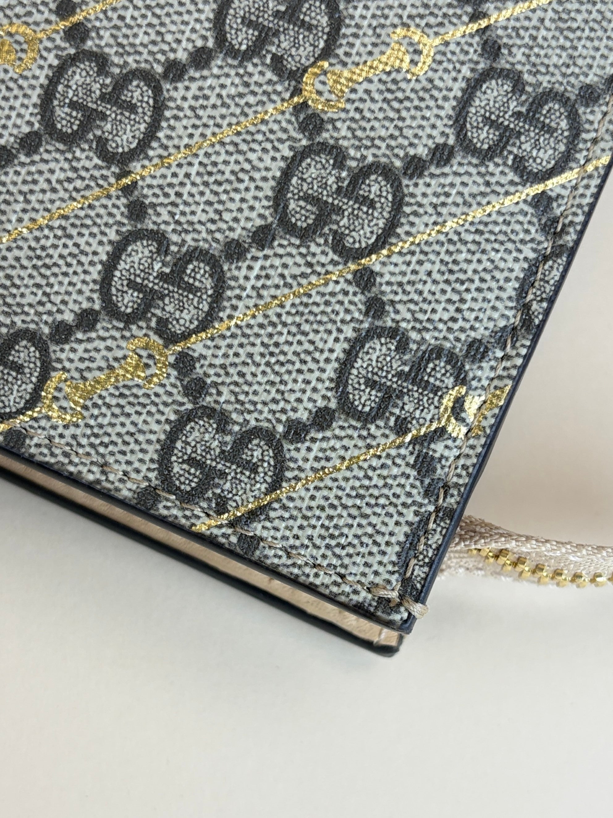 Gucci beige gg supreme monogram canvas and calfskin with gold horse bit print pouch