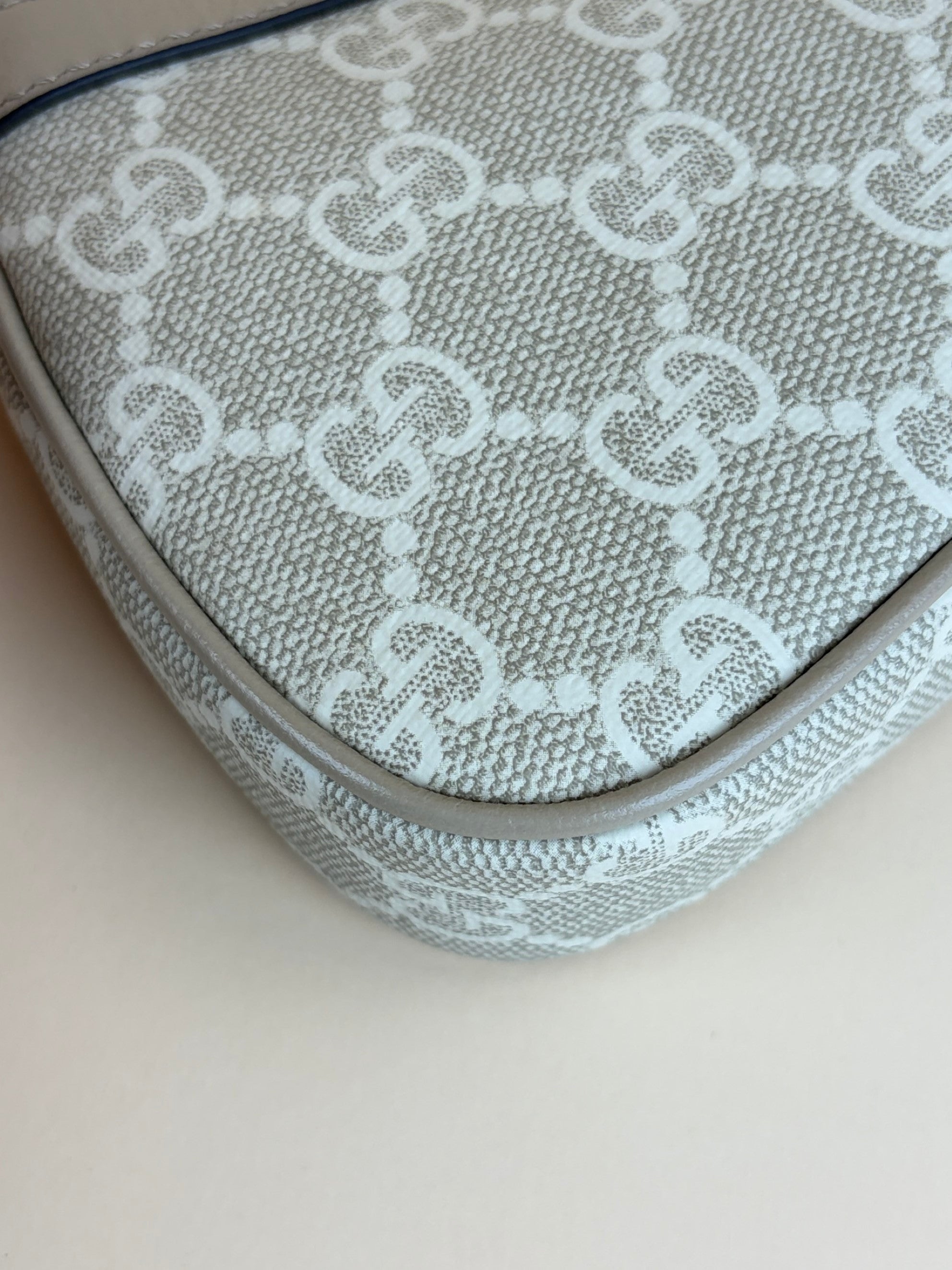 Gucci beige and white gg supreme canvas Ophidia mini bag