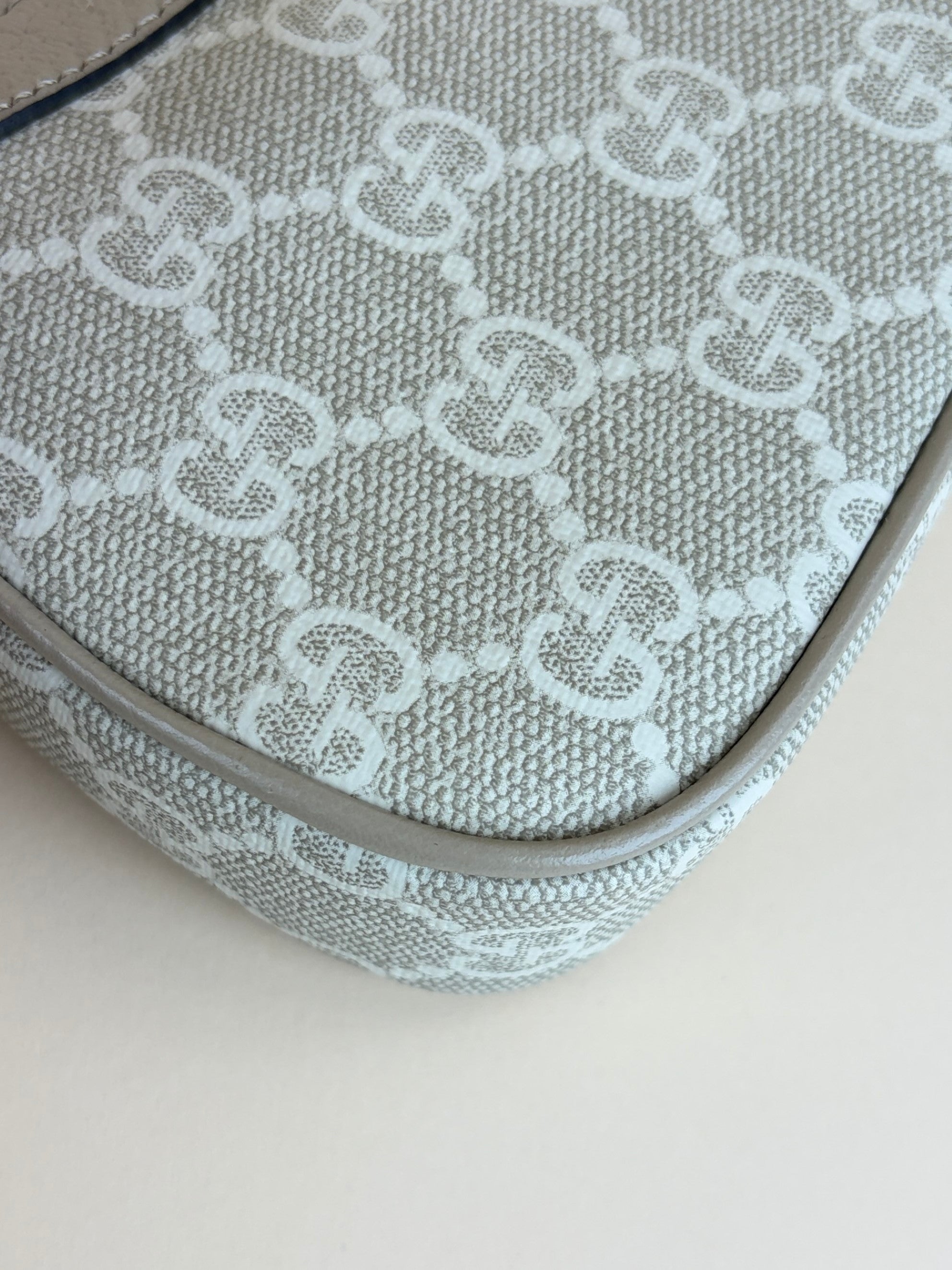 Gucci beige and white gg supreme canvas Ophidia mini bag