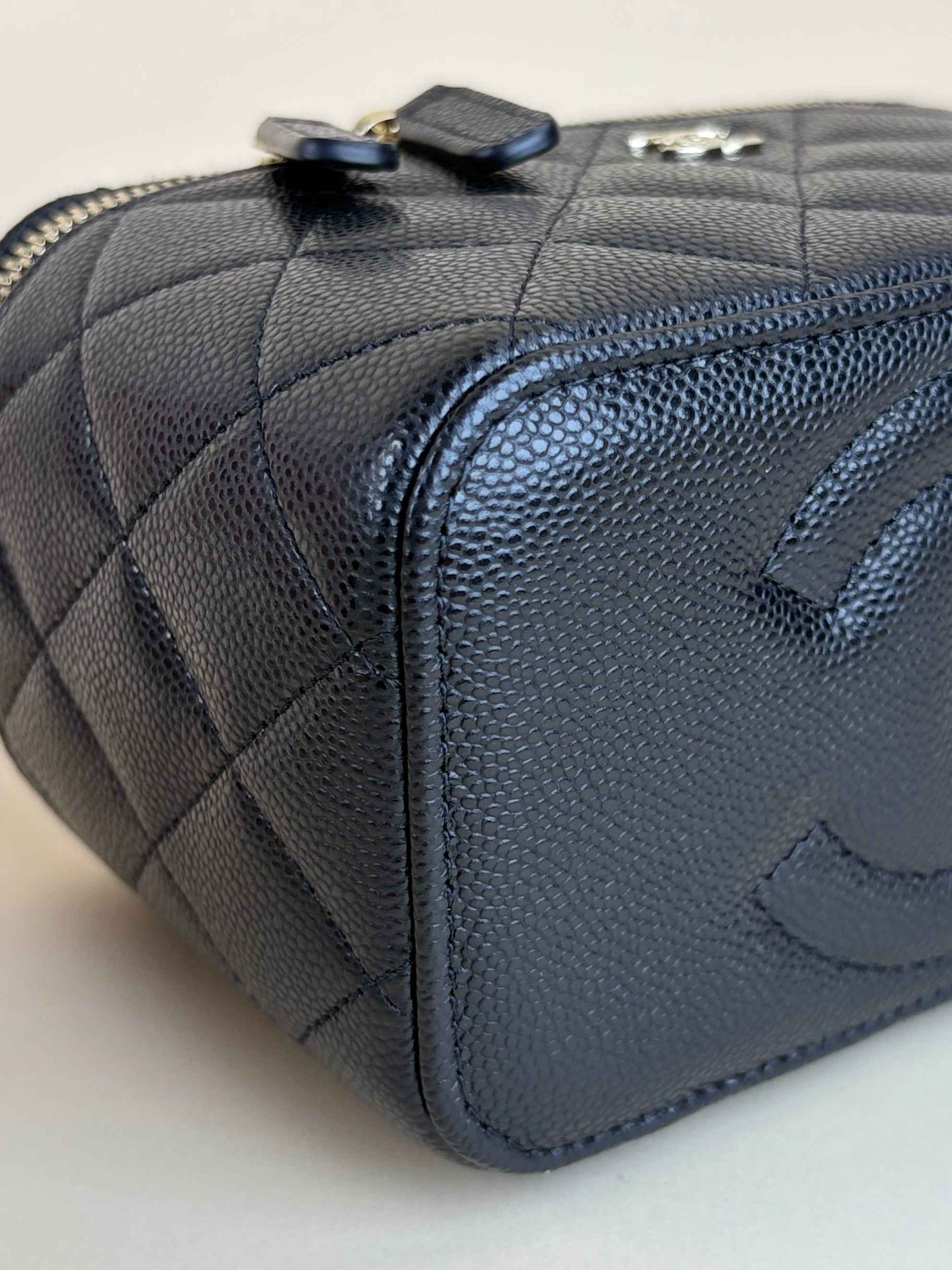 Chanel black euro caviar quilted Small Vanity Chain Case