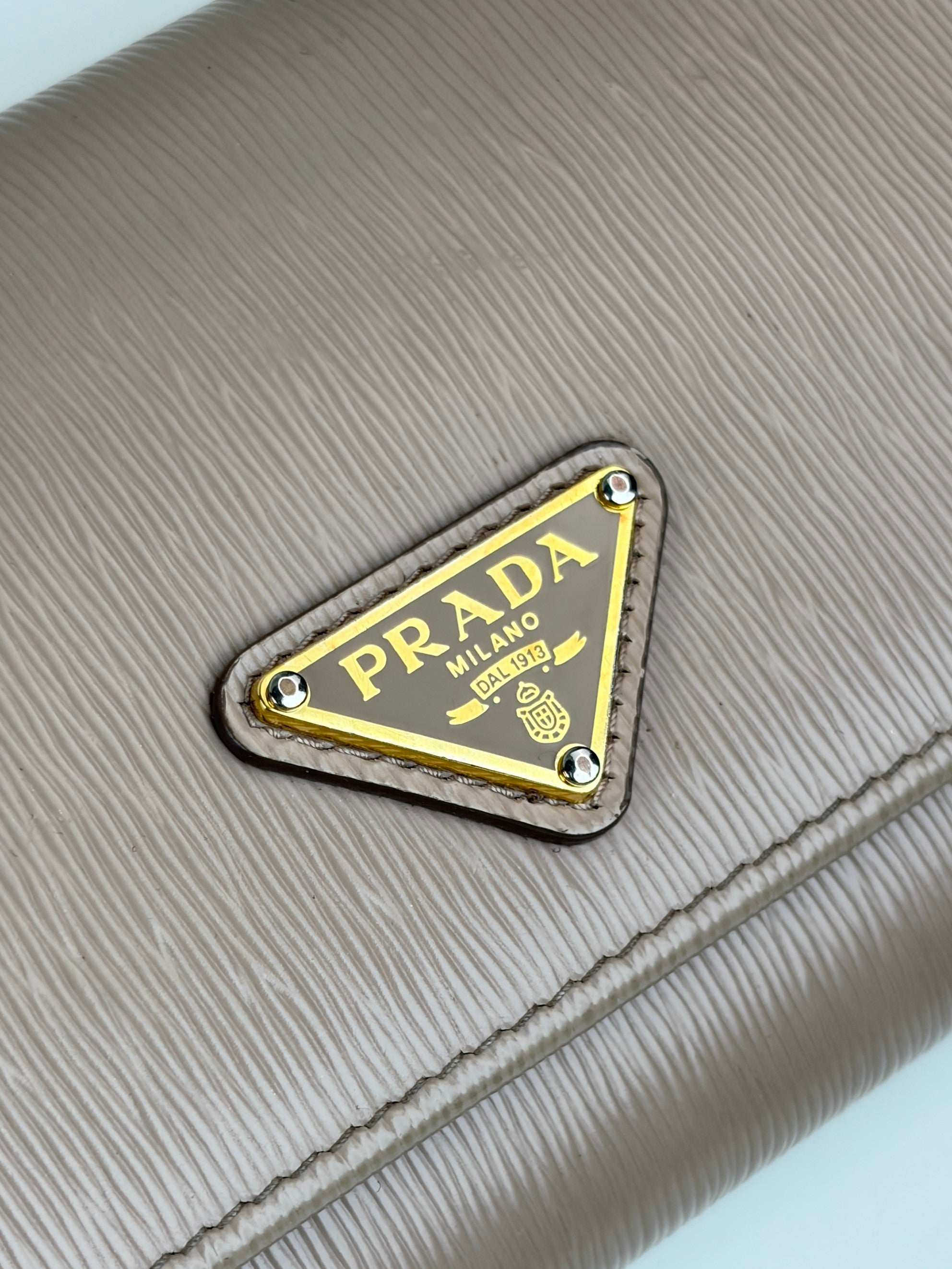 Prada cameo vitello move leather triangle logo continental long wallet
