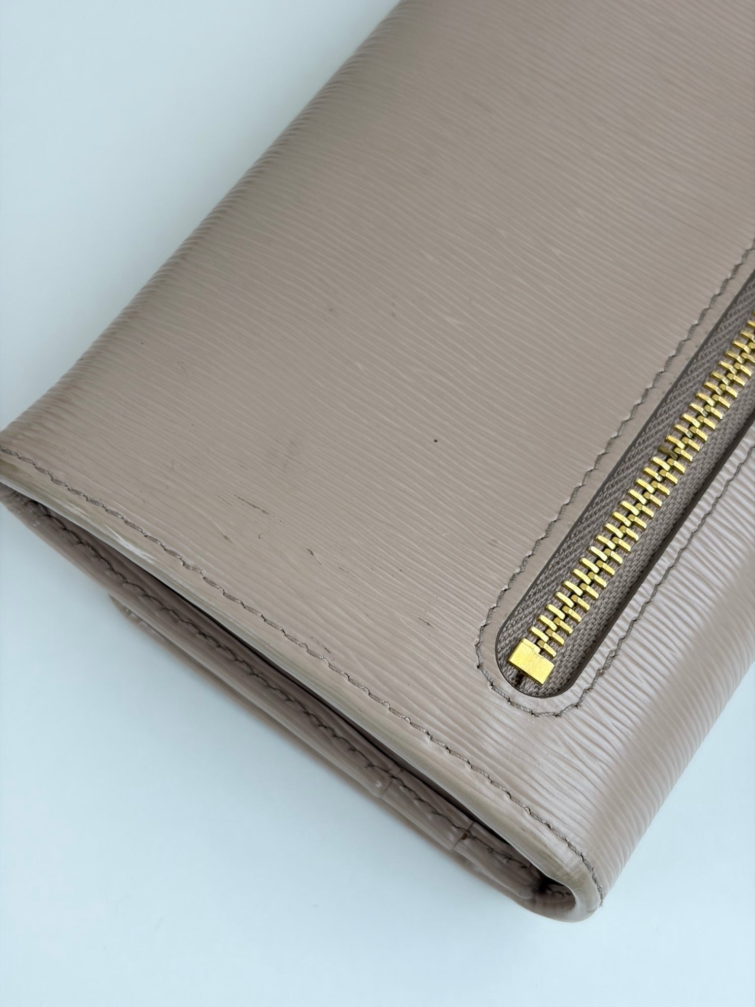 Prada cameo vitello move leather triangle logo continental long wallet