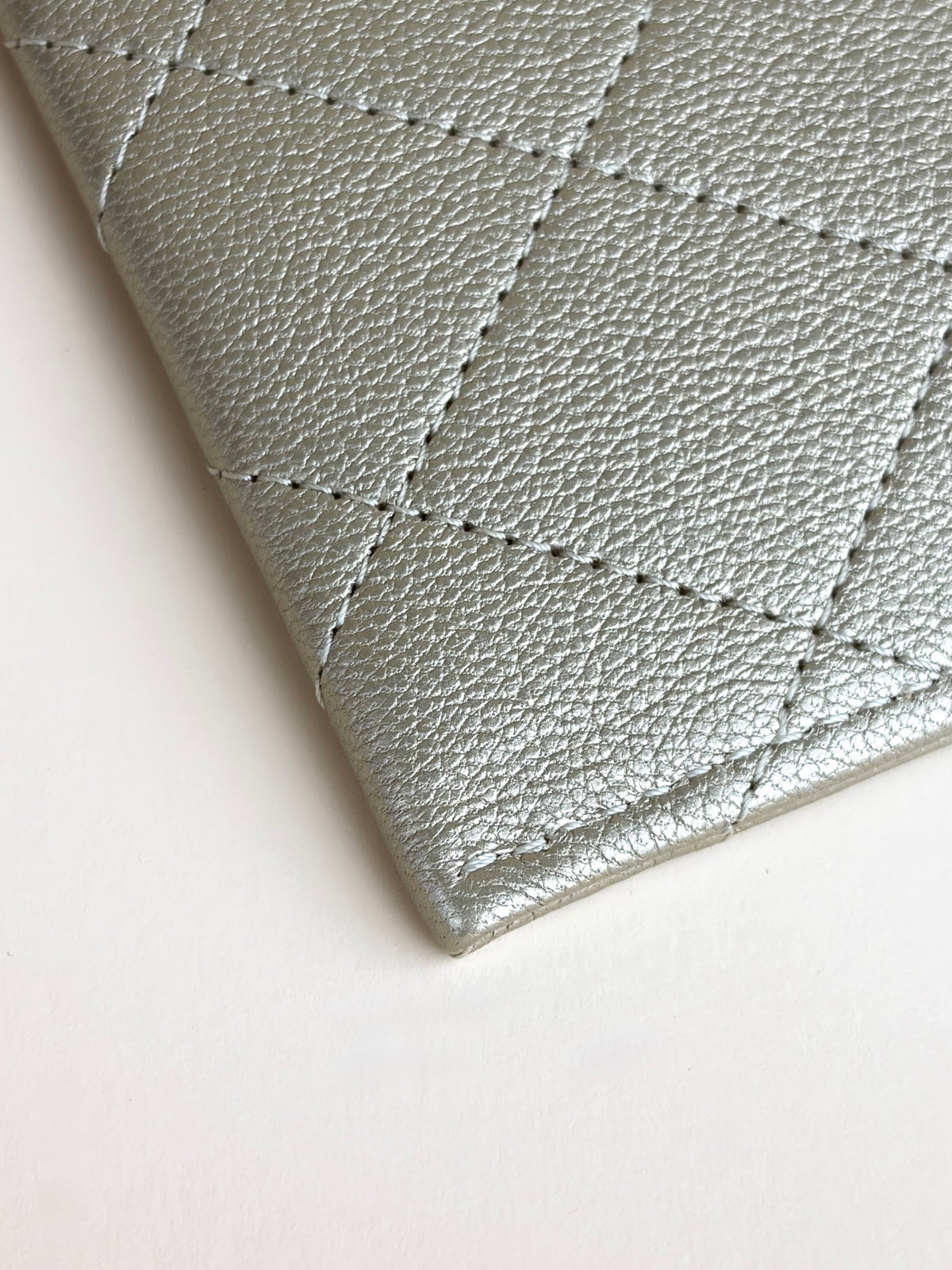 Chanel gold metallic quilted calfskin classic card holder