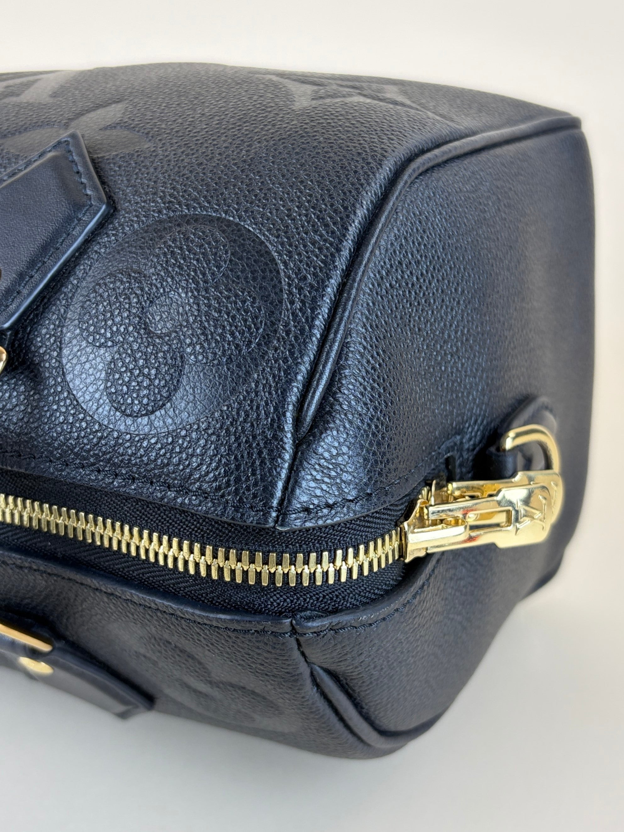 Louis Vuitton Black Monogram Imprinted leather speedy bandoliered 25tote bag