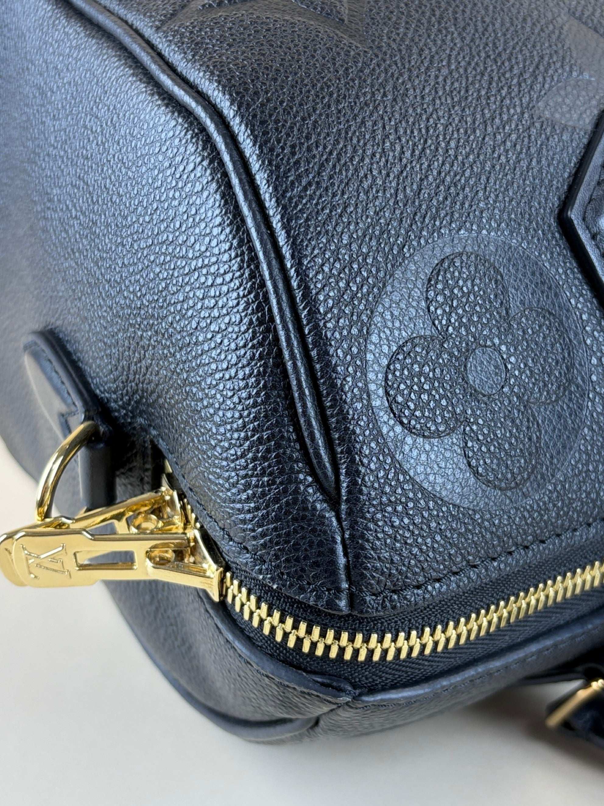 Louis Vuitton Black Monogram Imprinted leather speedy bandoliered 25tote bag