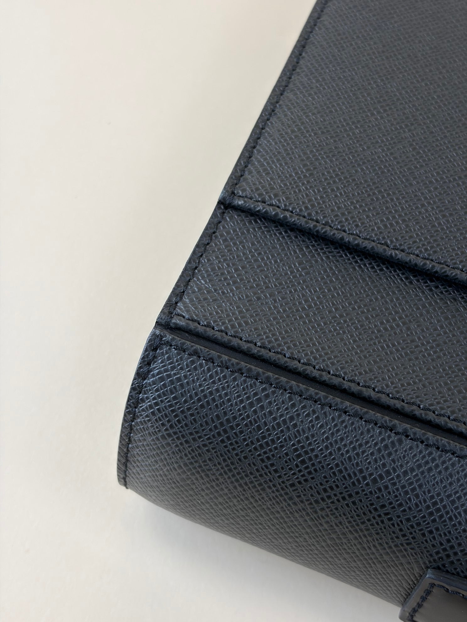 louis vuitton adoise taiga leather dark grey rousto 1 compartment business bag