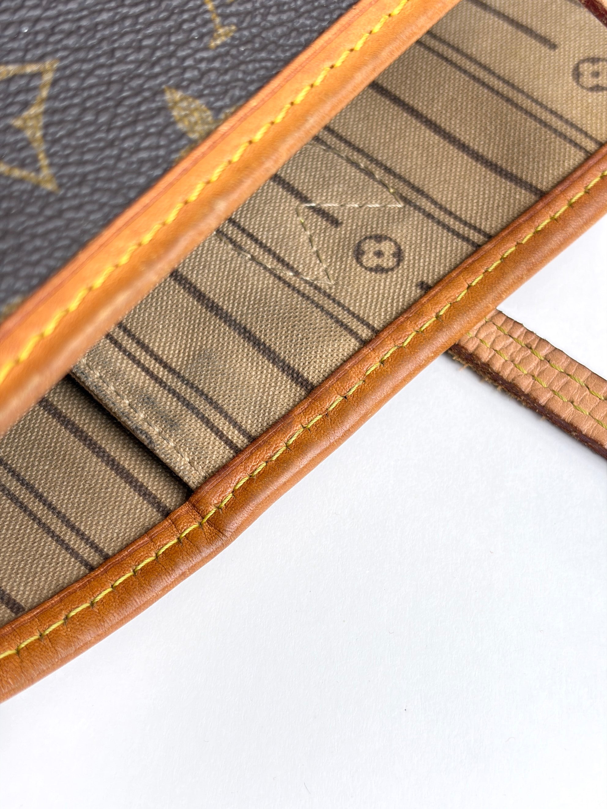 Louis Vuitton Monogram canvas MM Neverfull Bag