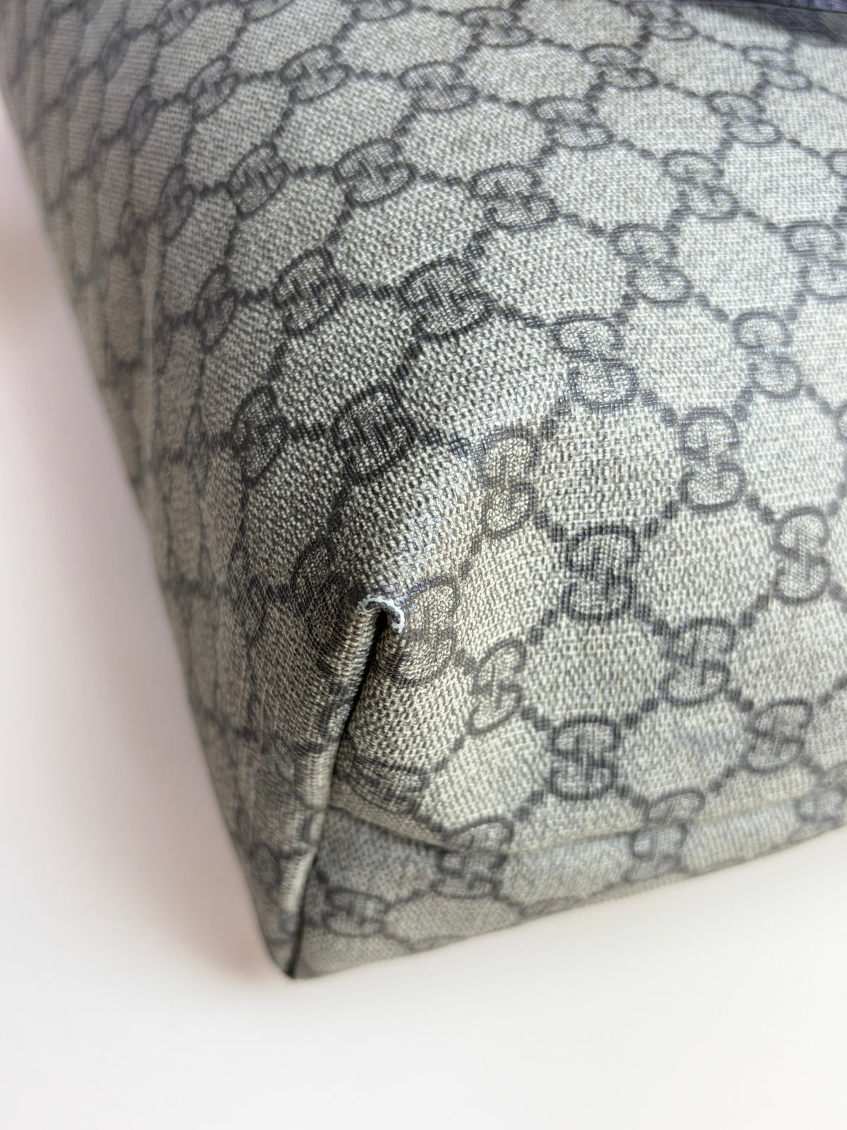Gucci gg supreme monogram canvas zippered medium