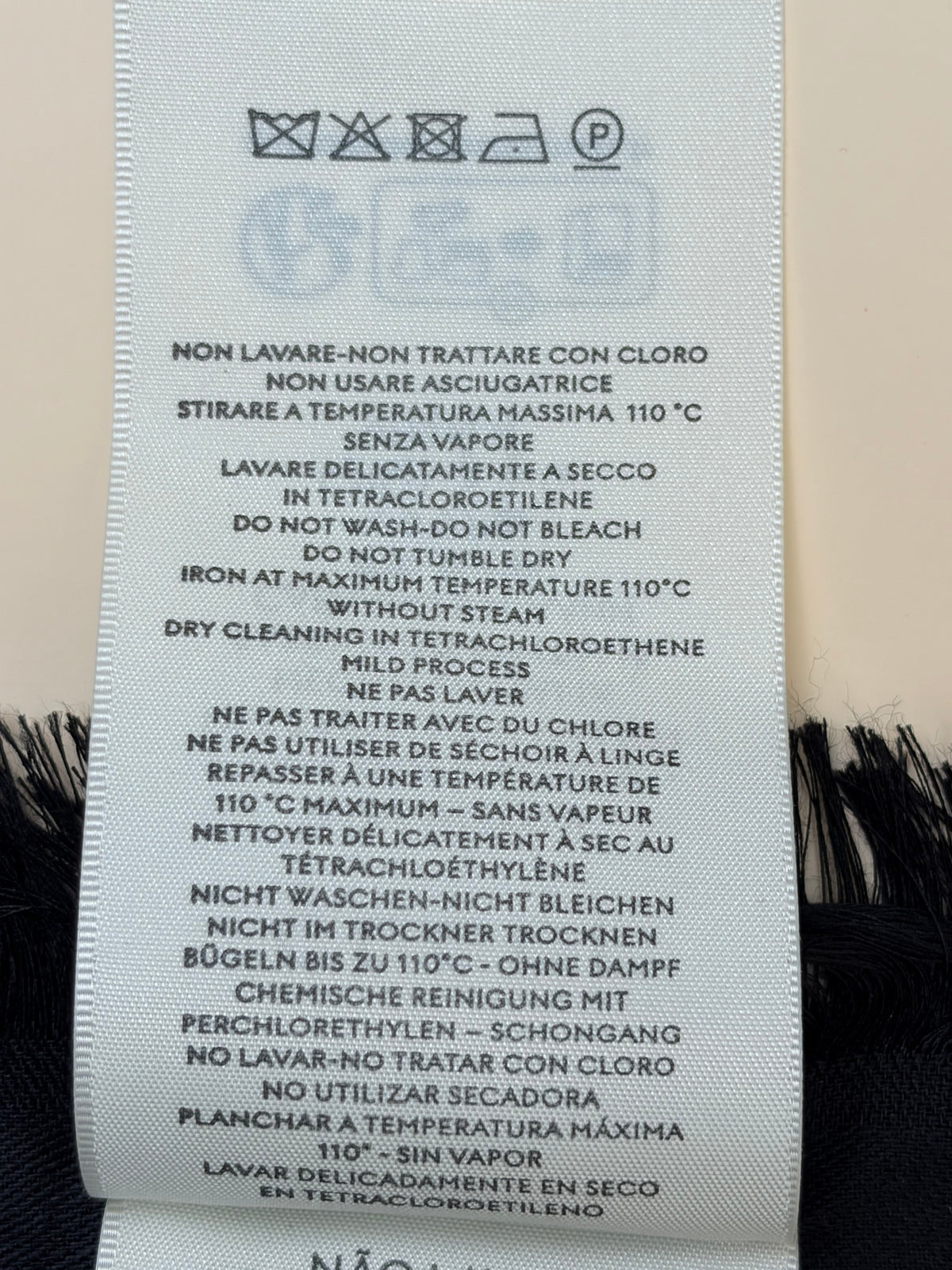 GUCCI black gg jaquard silk wool shawl
