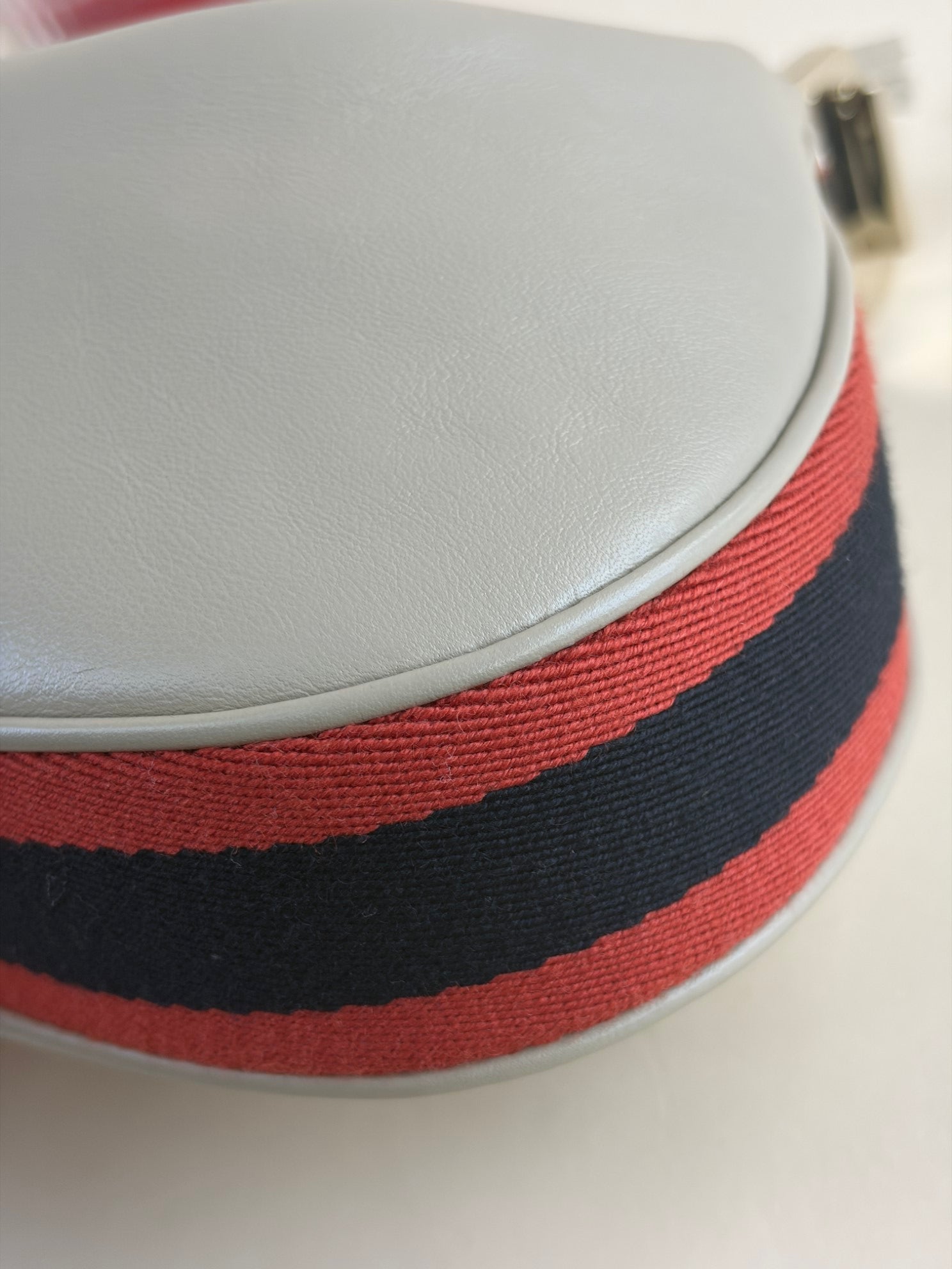 GUCCI Aira attaché small beige shoulder bag with canvas strap and leather strap