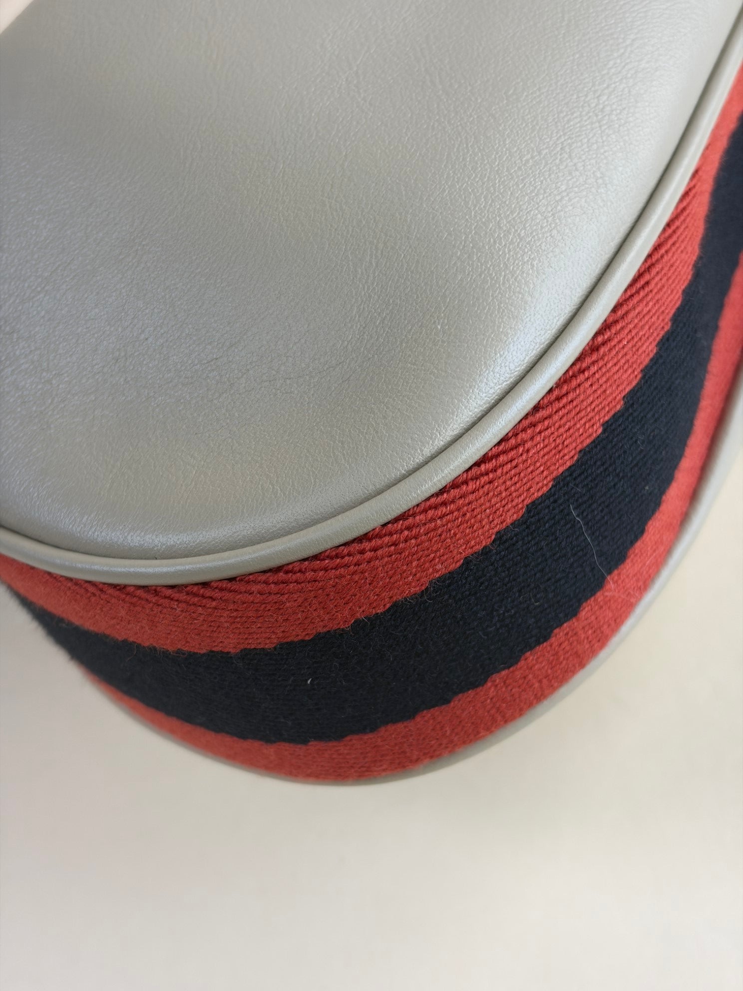 GUCCI Aira attaché small beige shoulder bag with canvas strap and leather strap