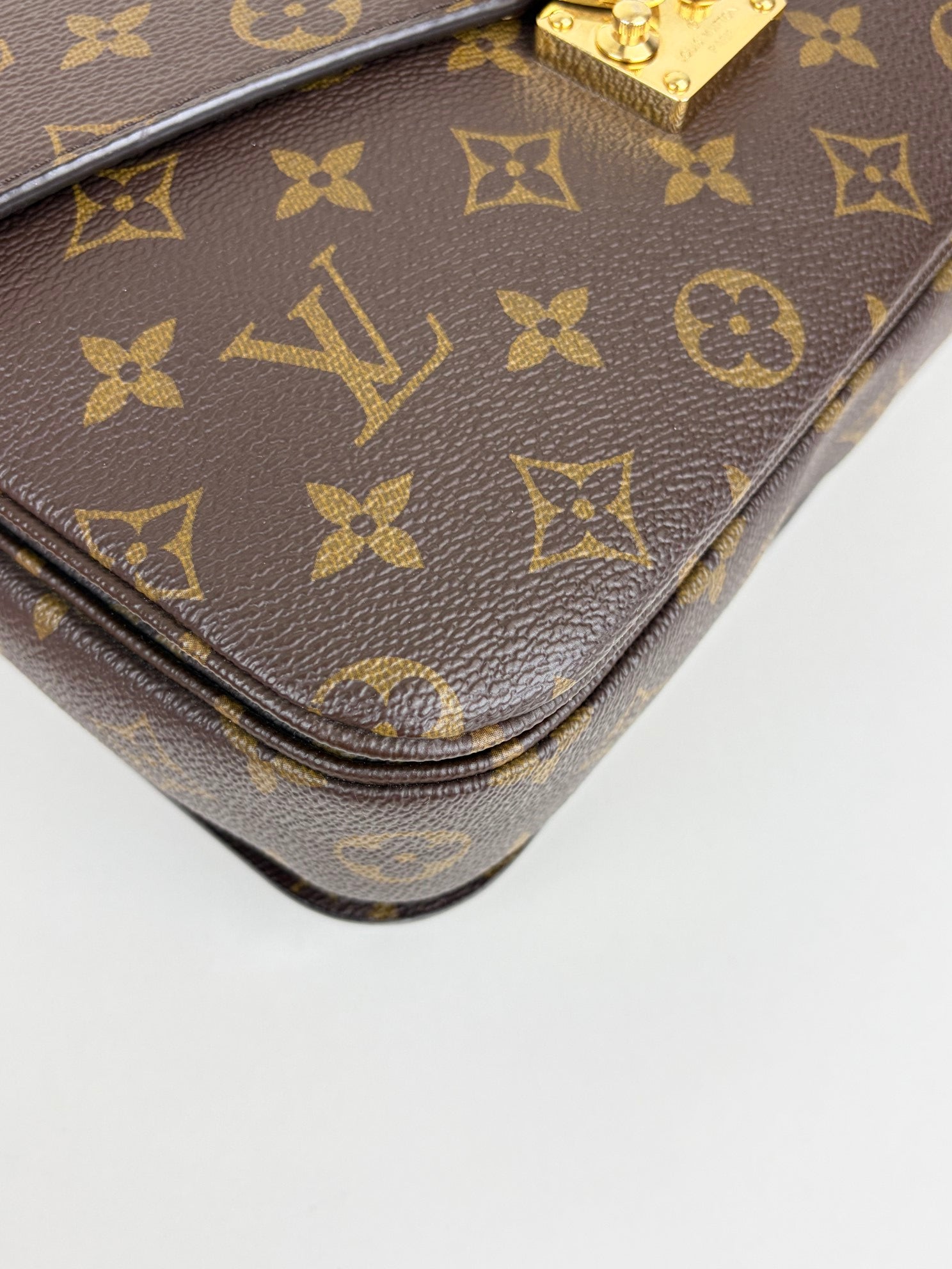 Louis Vuitton Monogram canvas Pochette Metis Bag