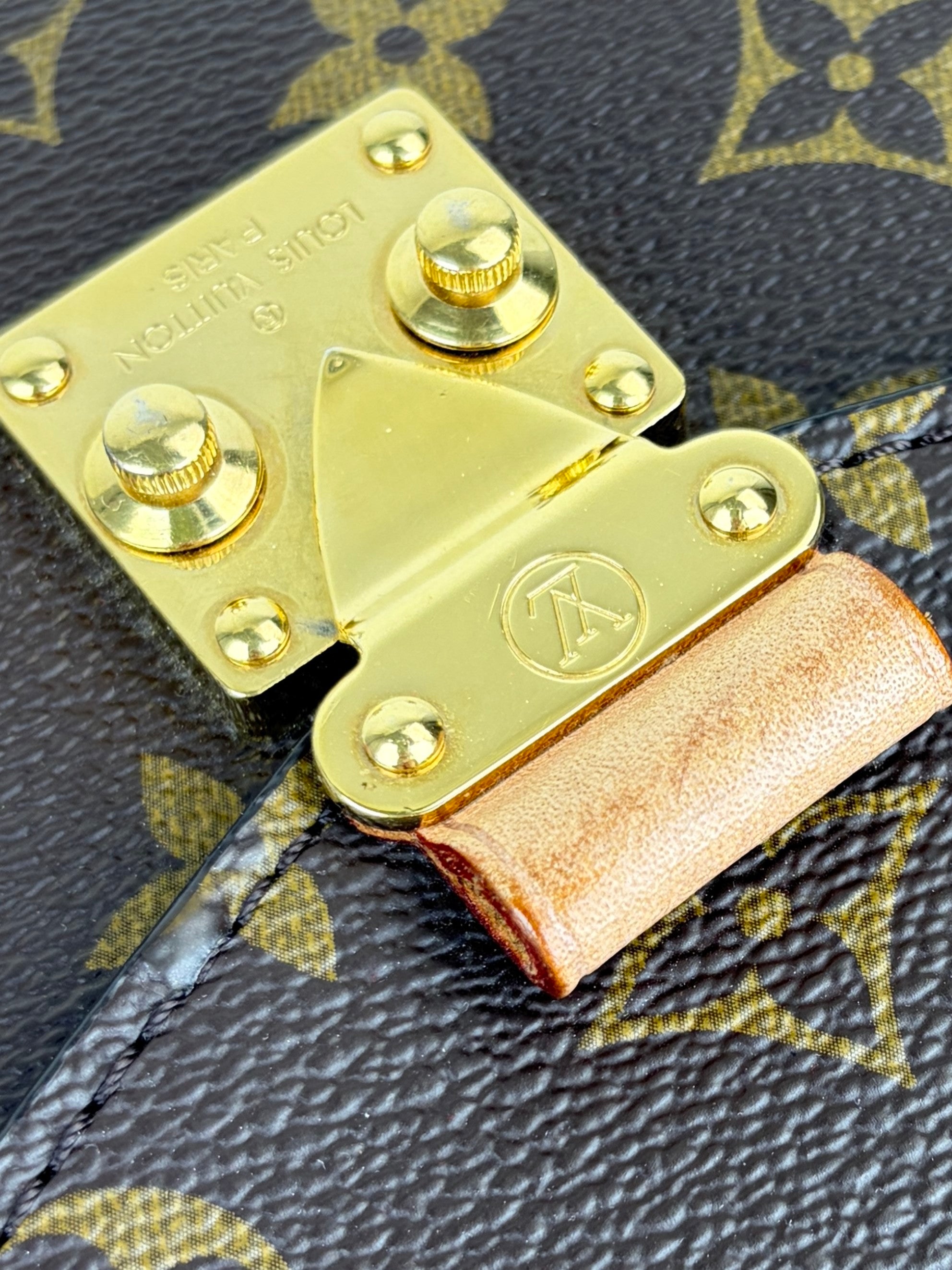Louis Vuitton Monogram canvas Pochette Metis Bag