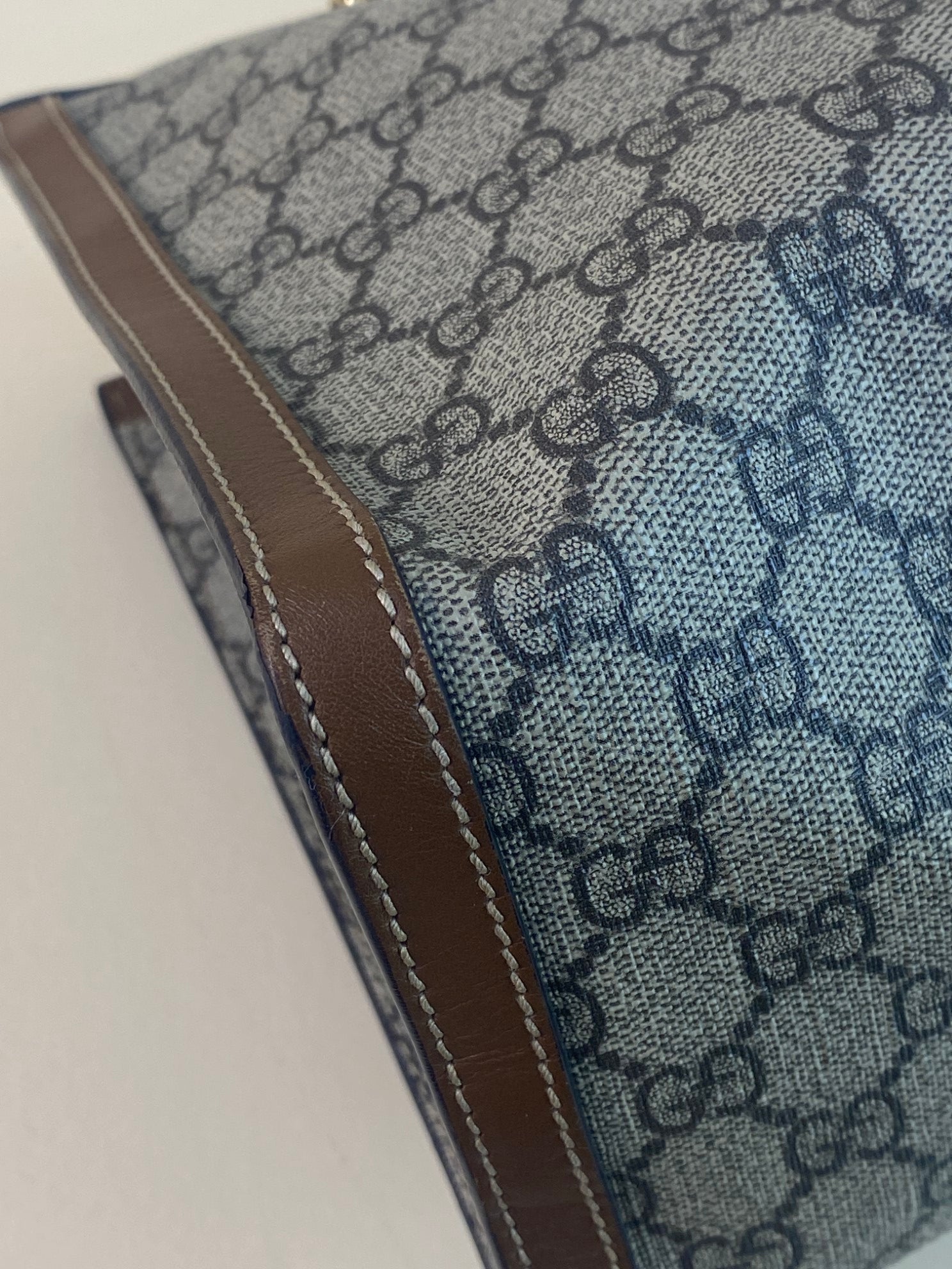 Gucci Bicolor GG Supreme medium padlock tote bag