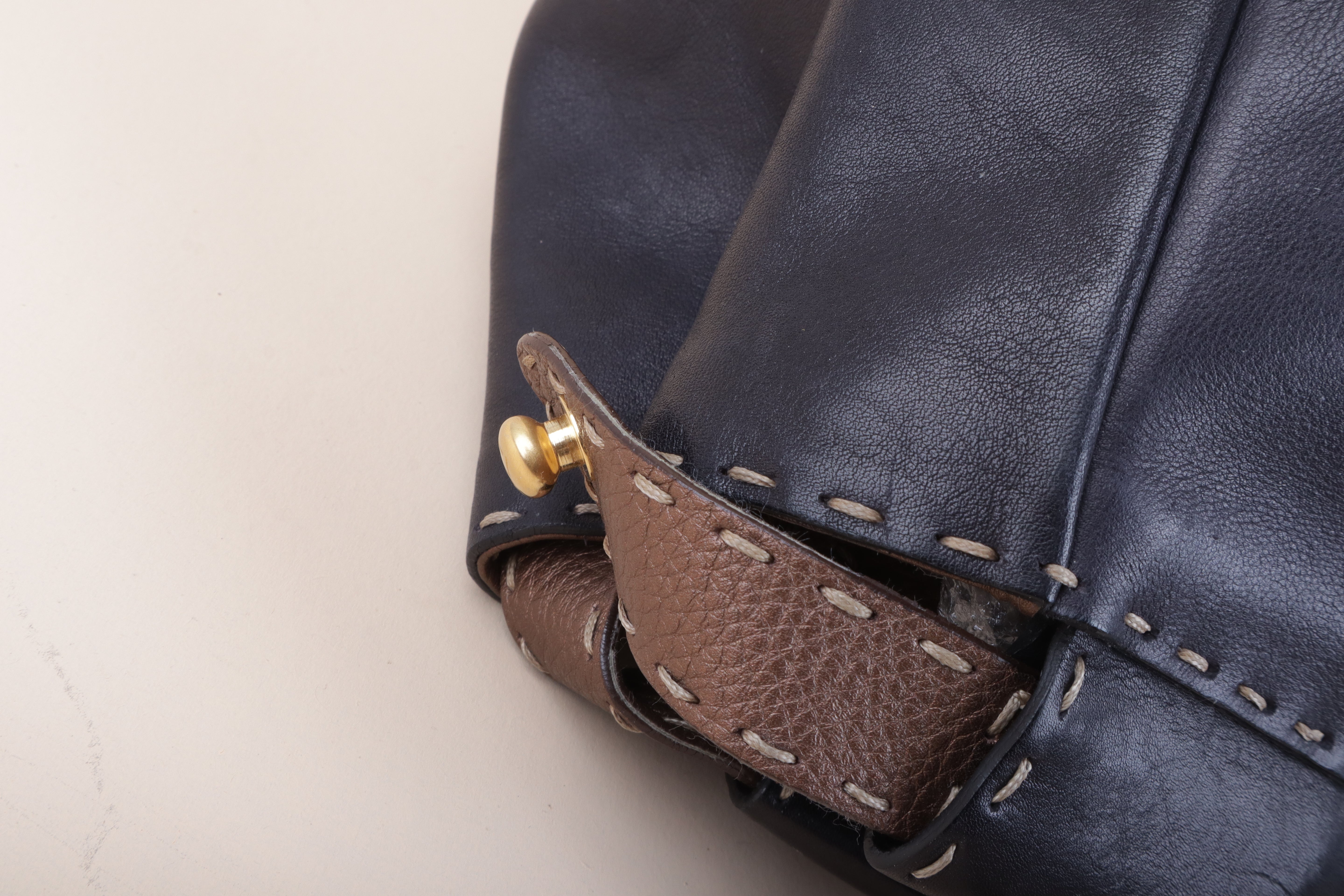 Fendi  selleria Peekaboo large black