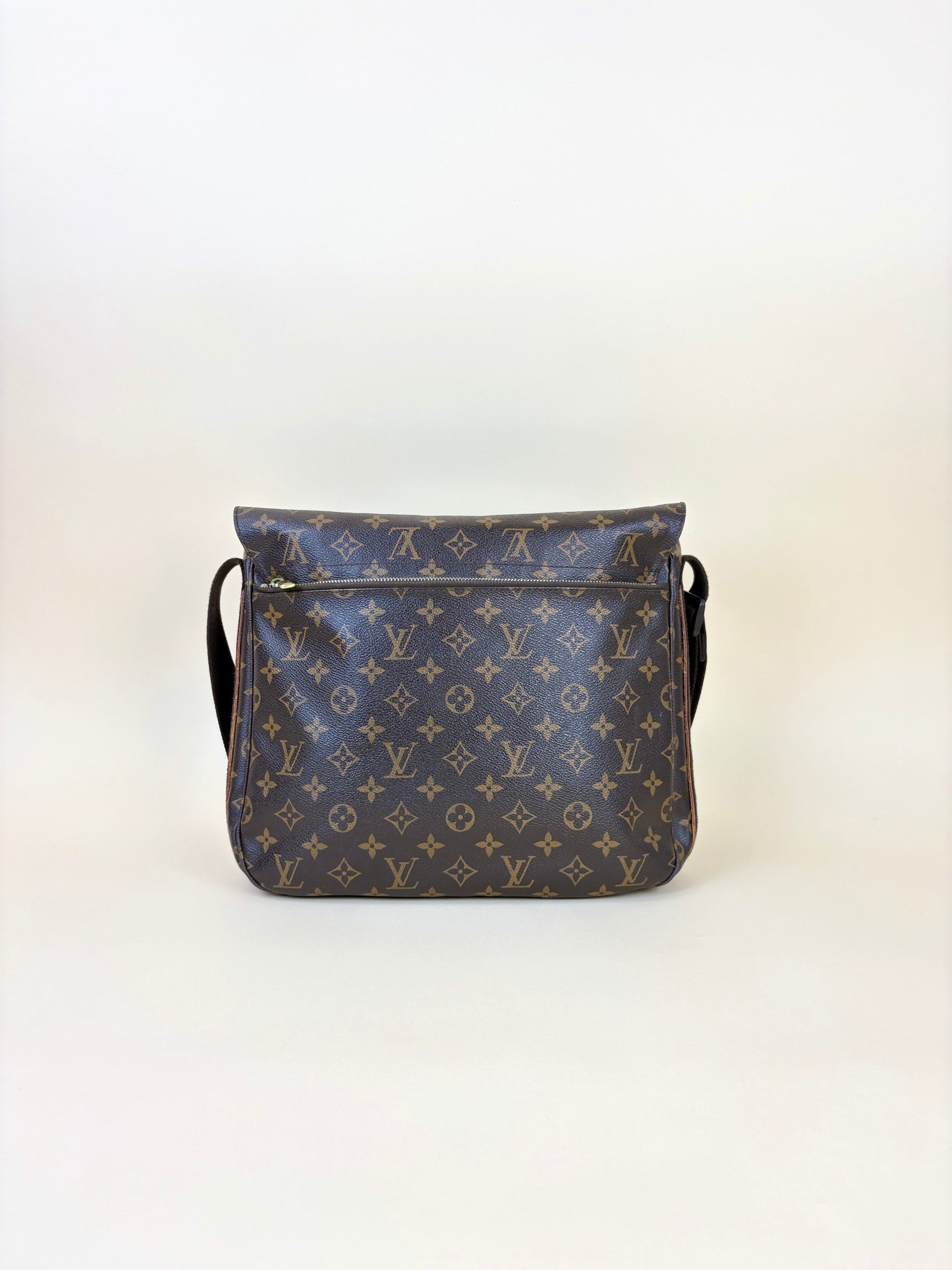 Louis Vuitton beaubourg mm monogram messenger bag