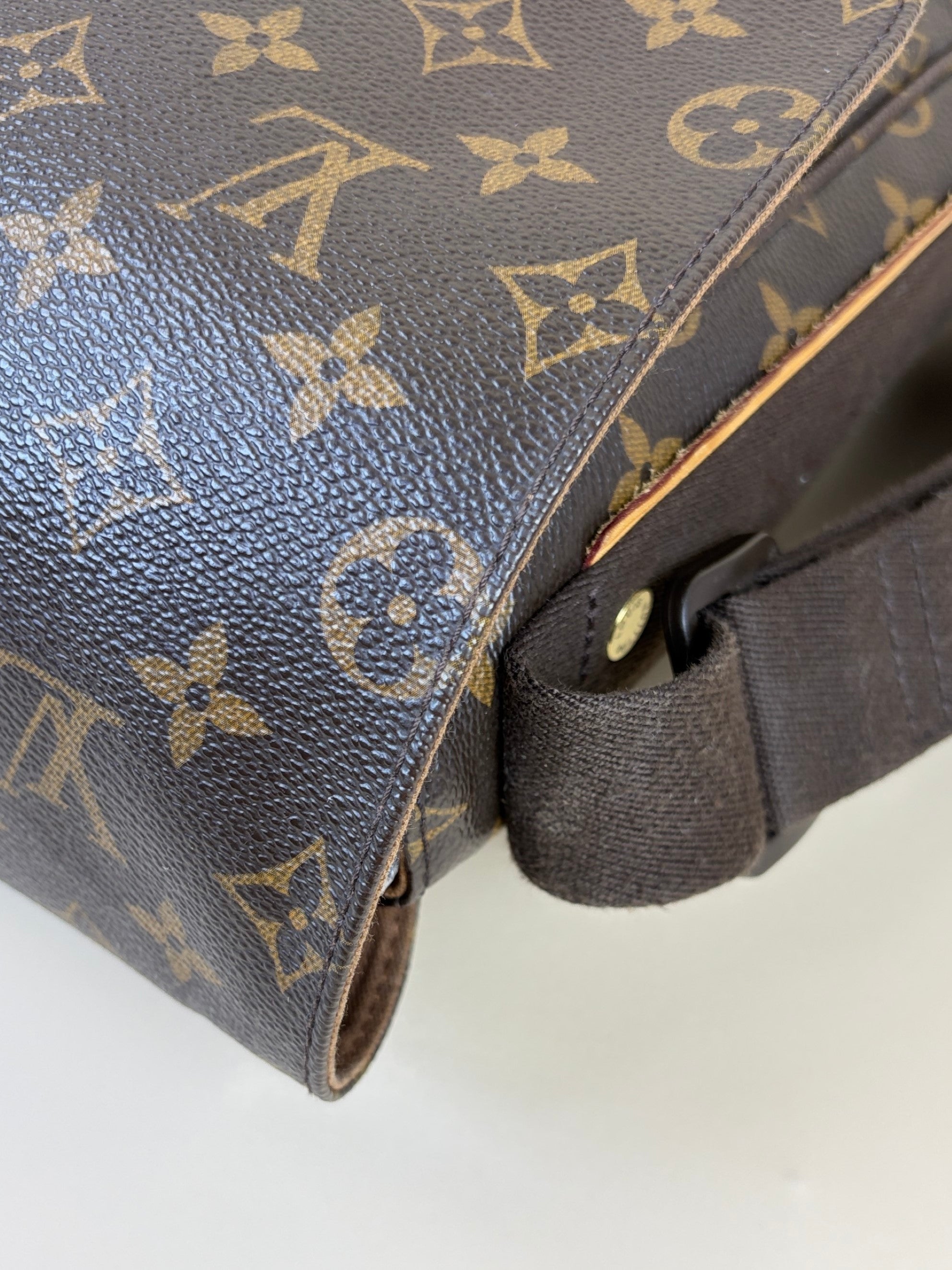 Louis Vuitton beaubourg mm monogram messenger bag