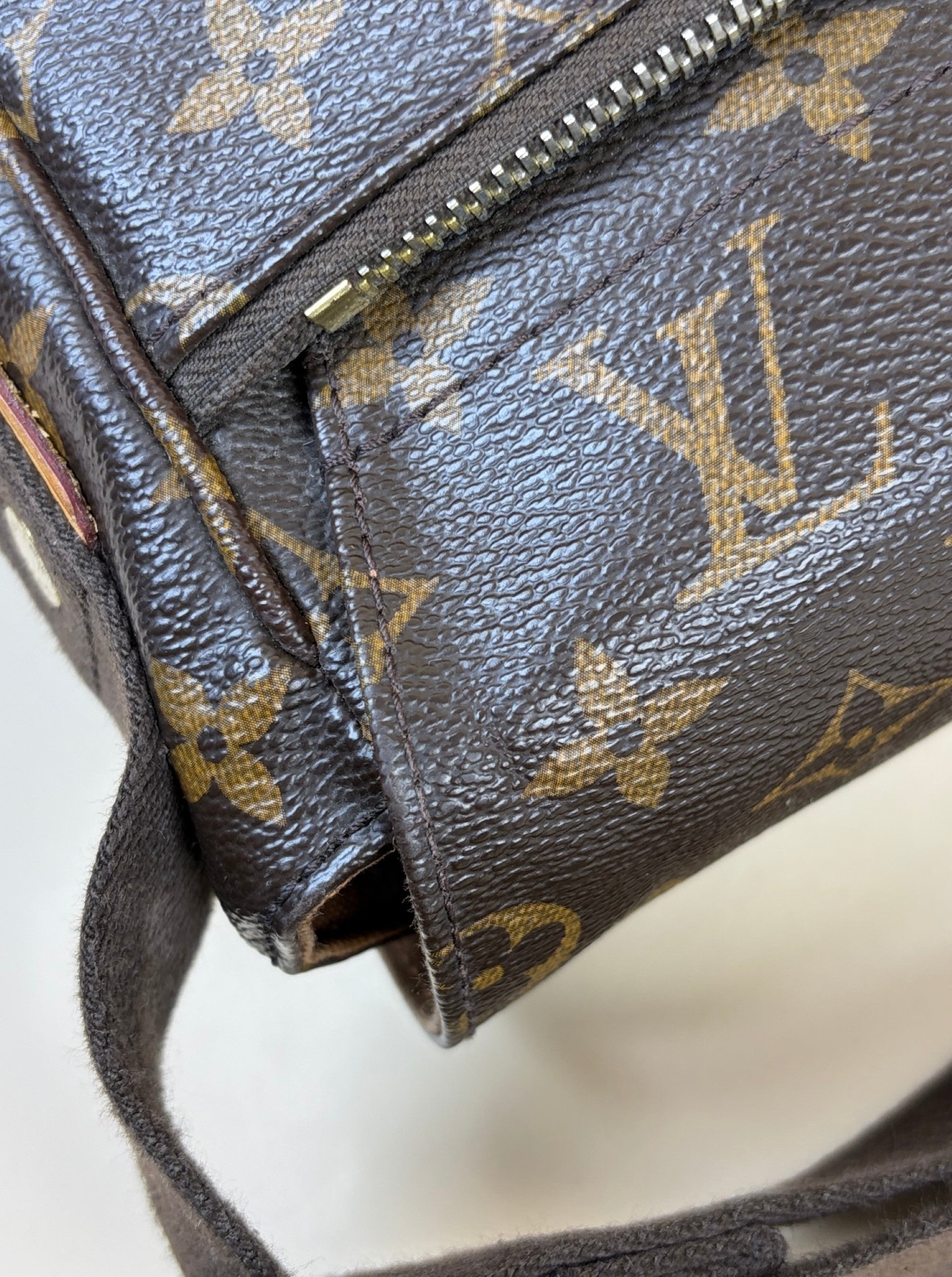 Louis Vuitton beaubourg mm monogram messenger bag