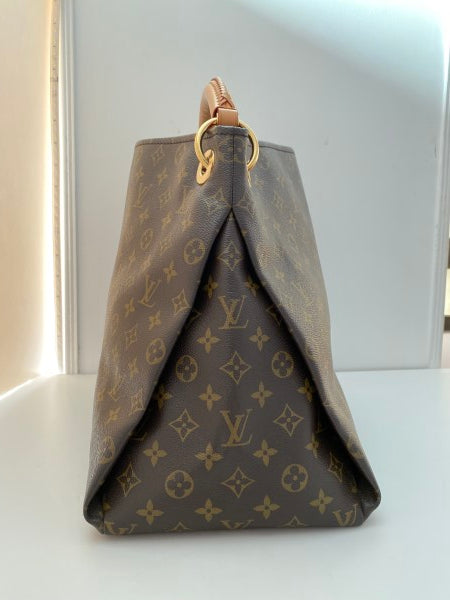 Louis Vuitton Monogram Artsy Bag