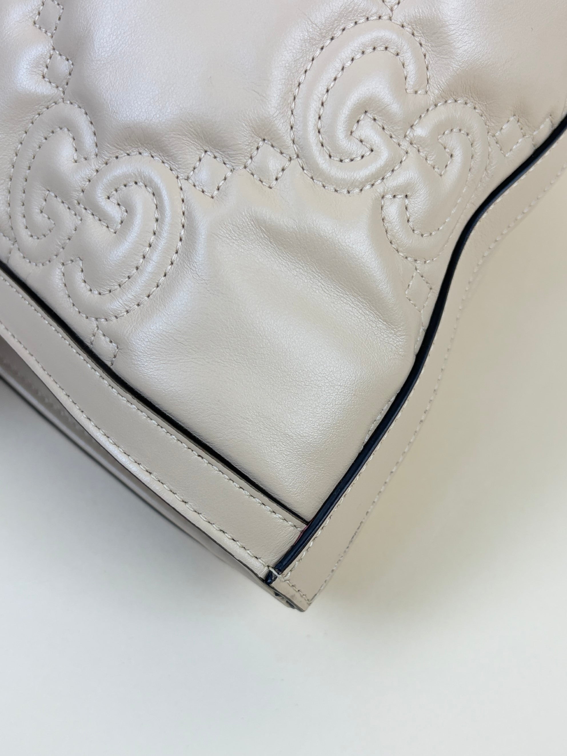 Gucci Beige Embossed Matelasse Medium GG Tote Bag