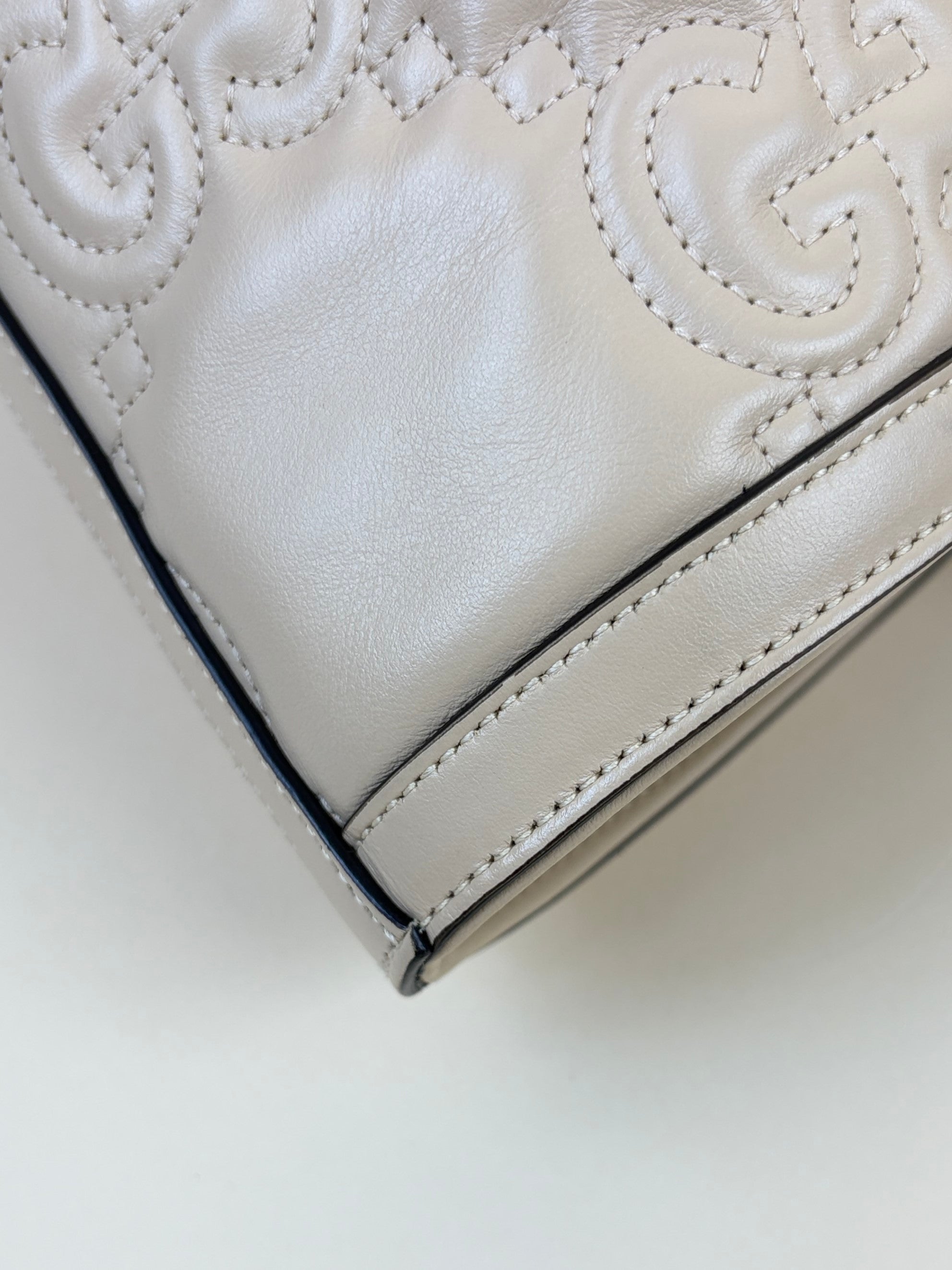 Gucci Beige Embossed Matelasse Medium GG Tote Bag