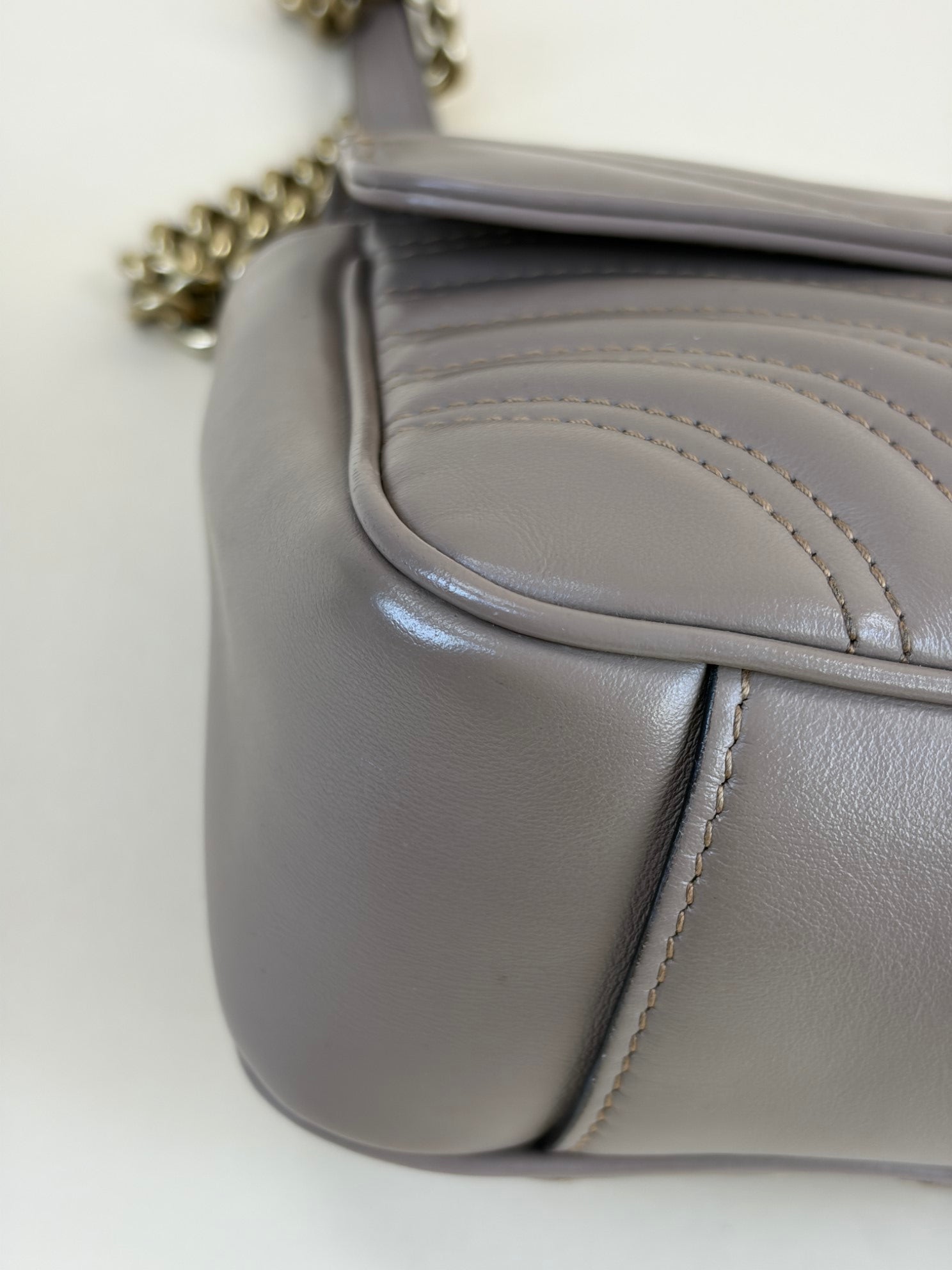 Gucci beige GG Marmont medium