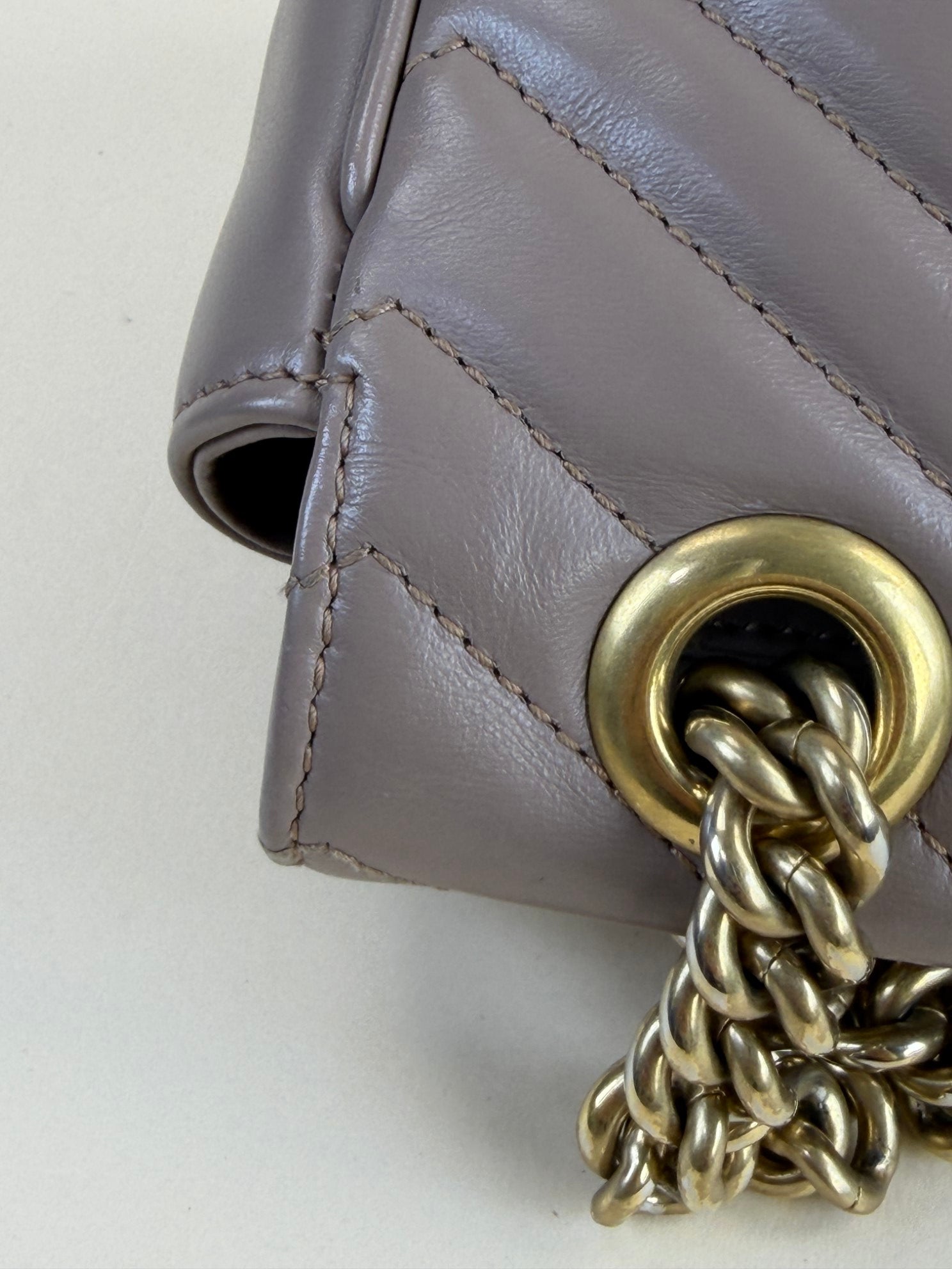 Gucci beige GG Marmont medium