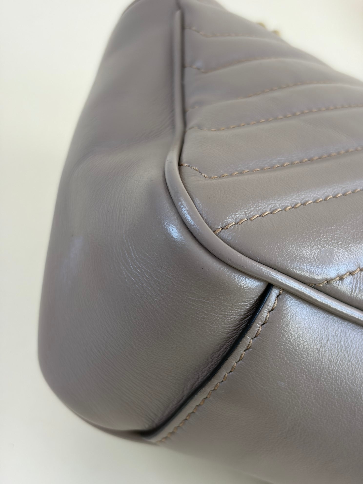 Gucci beige GG Marmont medium