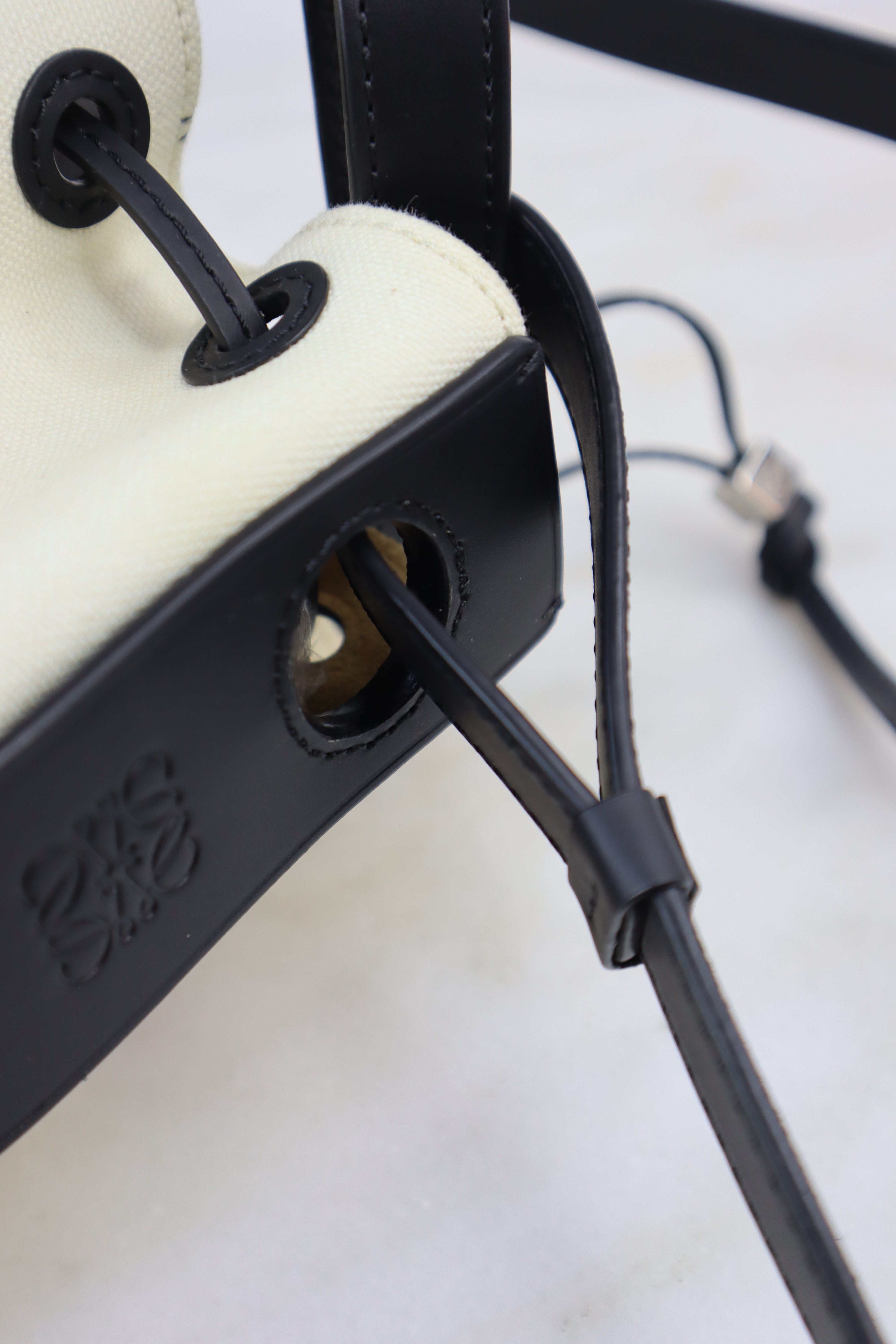 Loewe Bicolor Balloon Bucket Black/White Bucket Bag