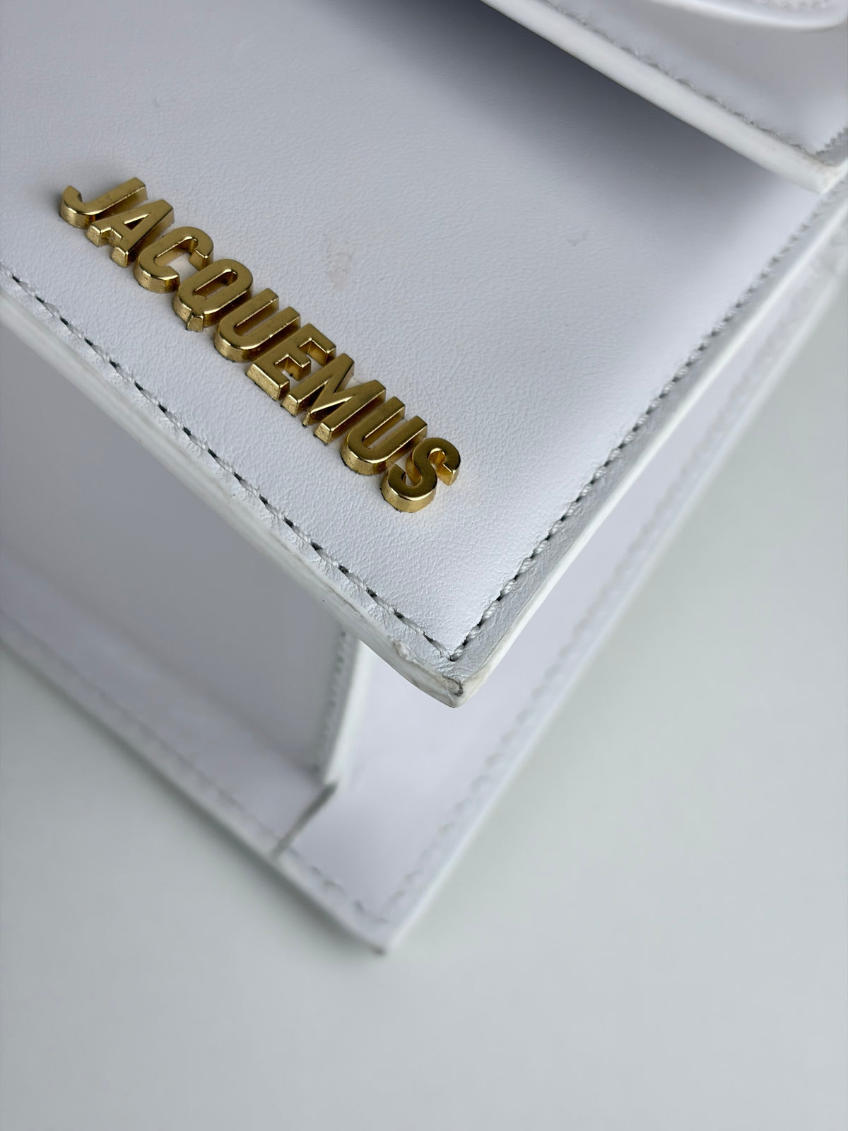 Jacquemus white leather the medium Chiqui to handbag