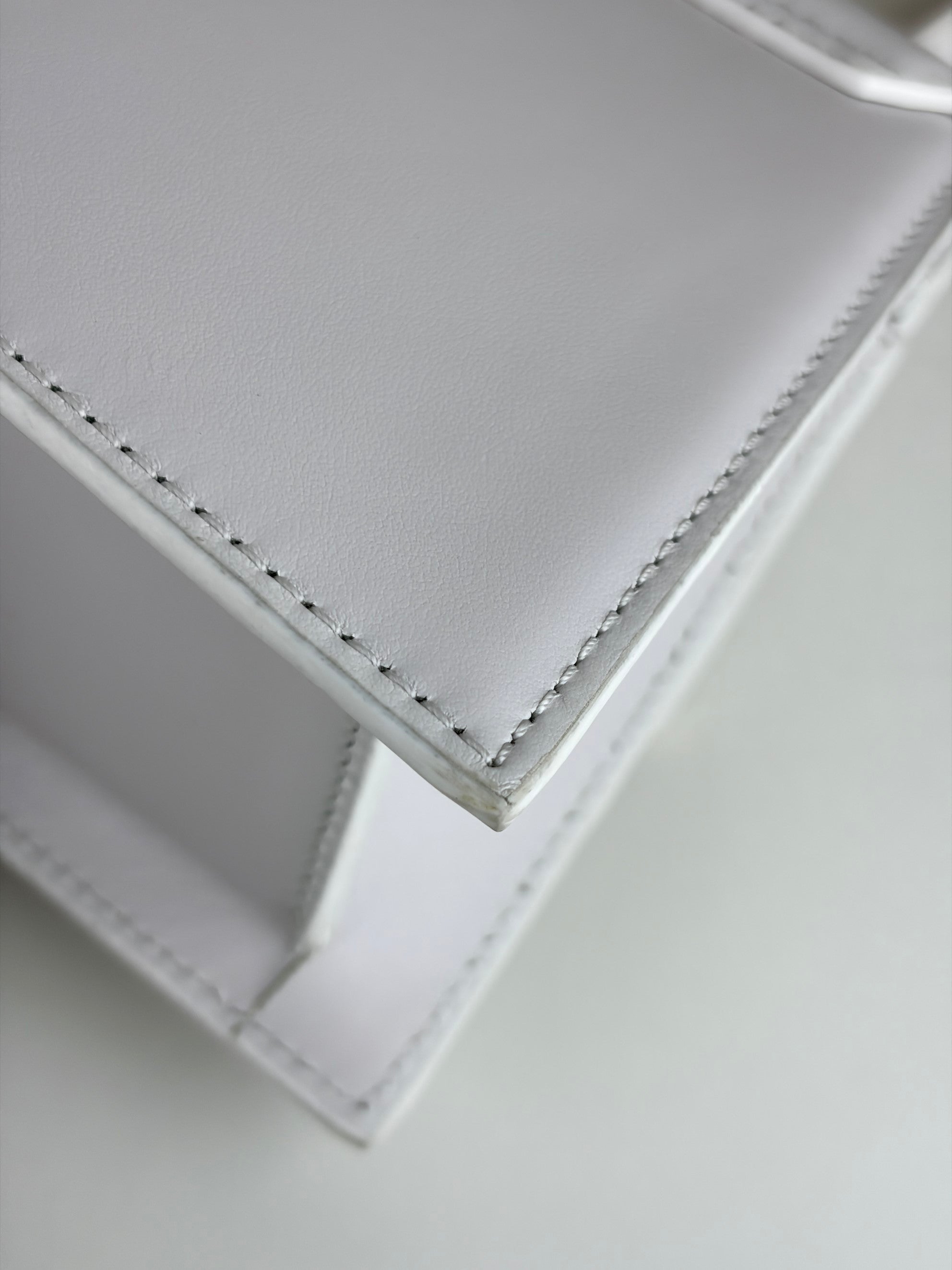 Jacquemus white leather the medium Chiqui to handbag