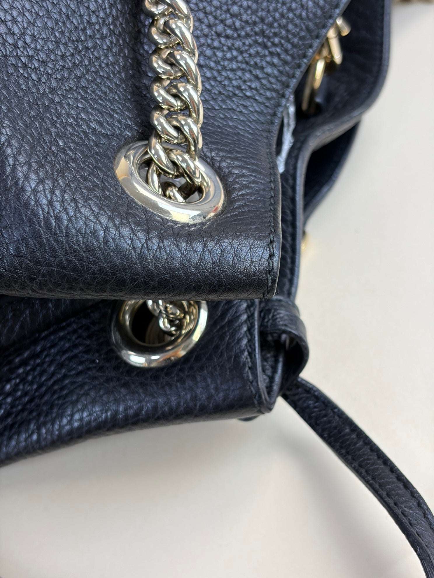 Gucci medium soho chain