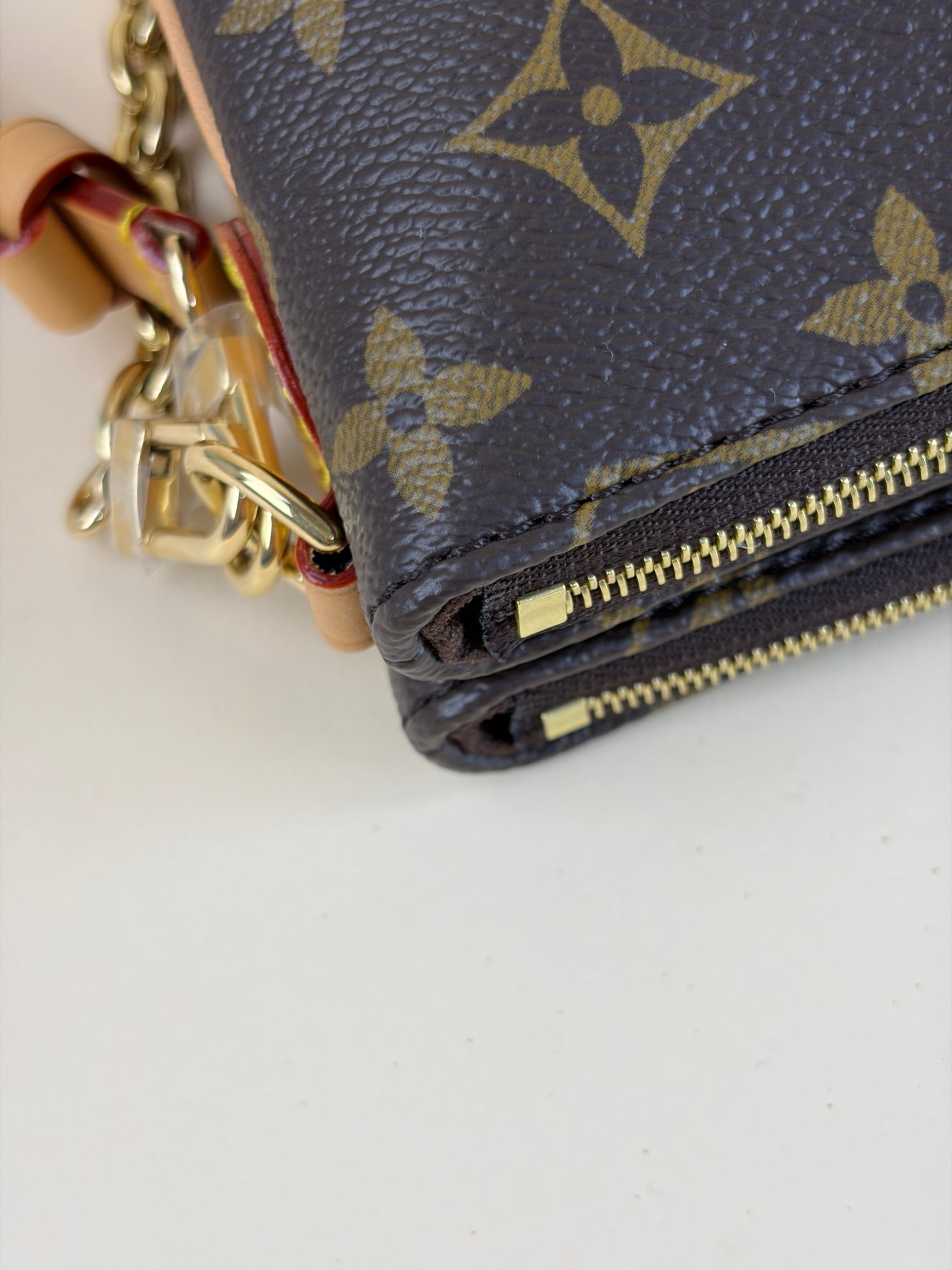 Louis Vuitton Monogram Pochette Liv Handbag