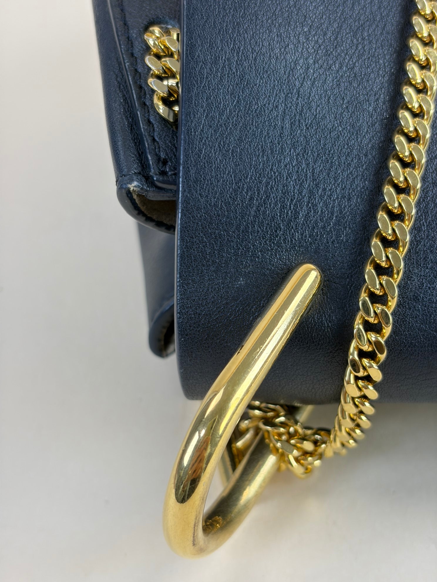 Chloe drew medium chain around