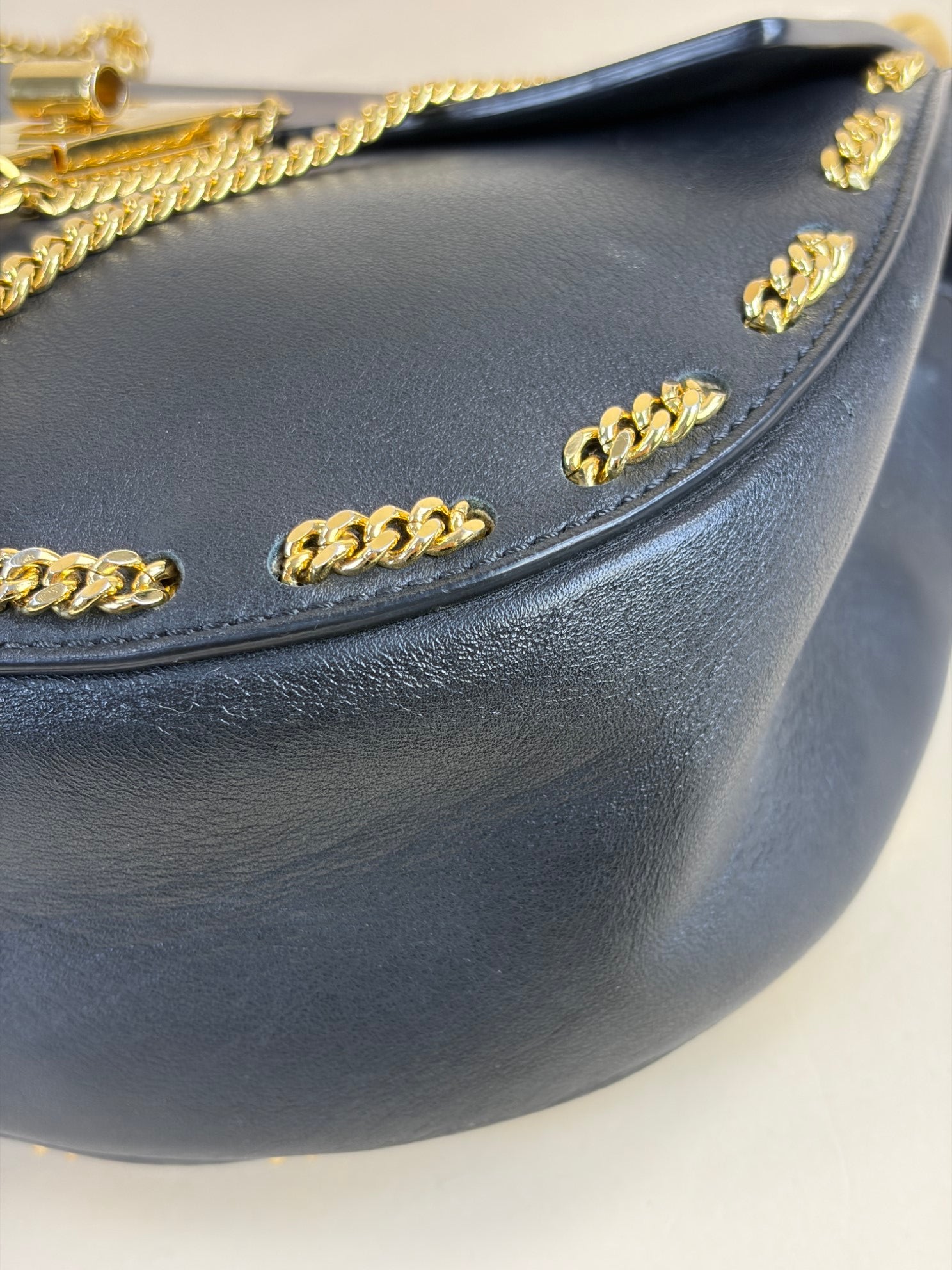 Chloe drew medium chain around