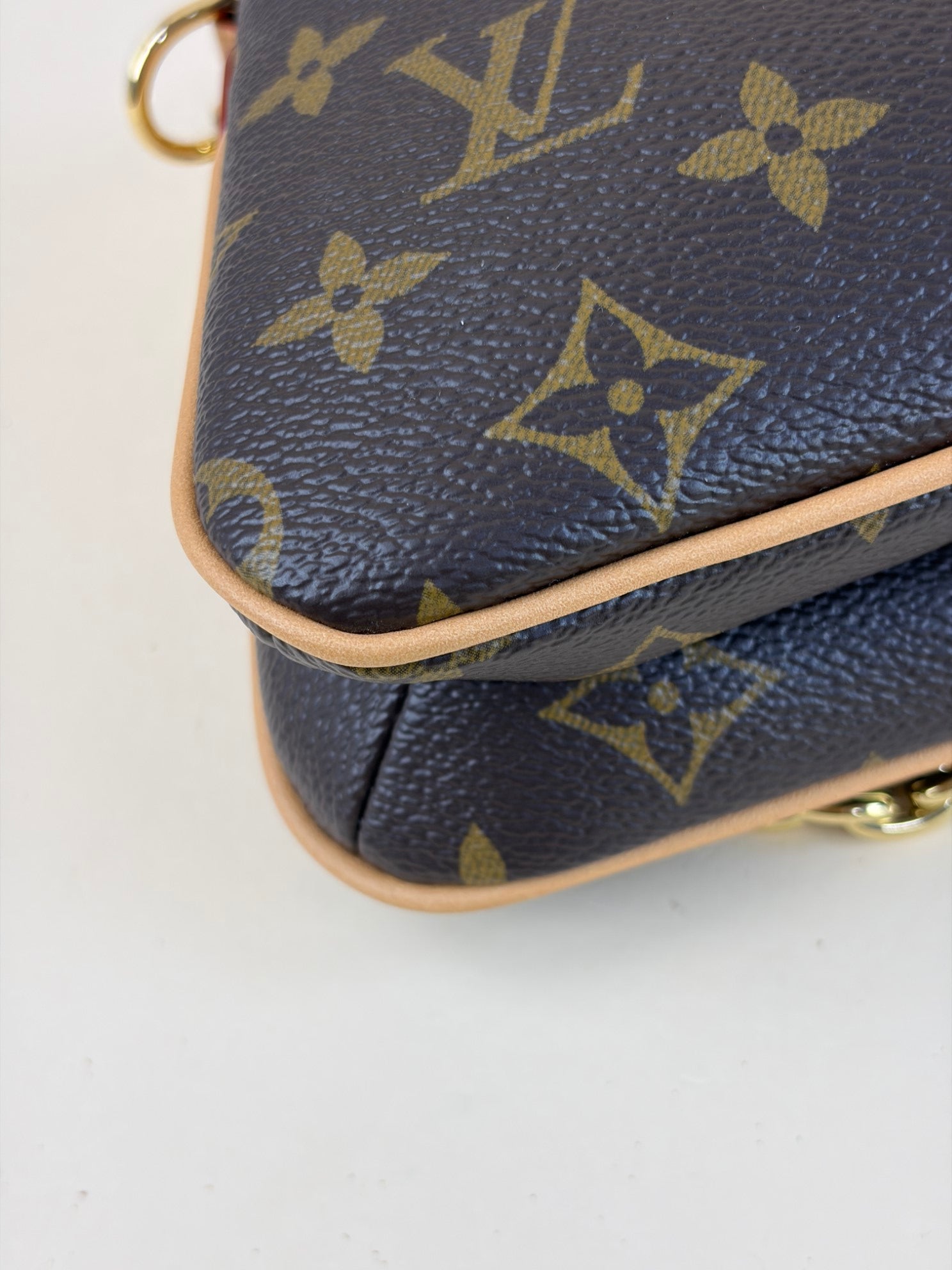 Louis Vuitton Monogram Pochette Liv Handbag