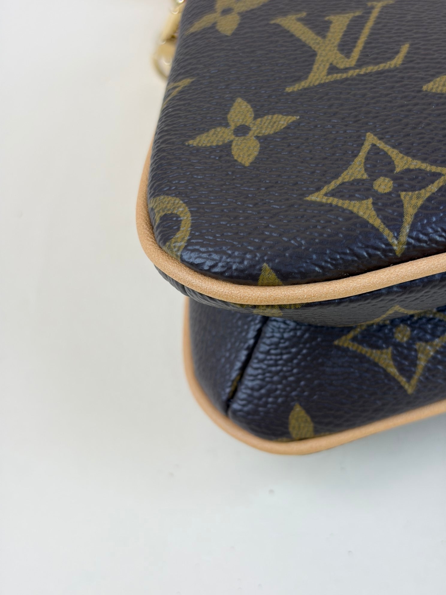Louis Vuitton Monogram Pochette Liv Handbag