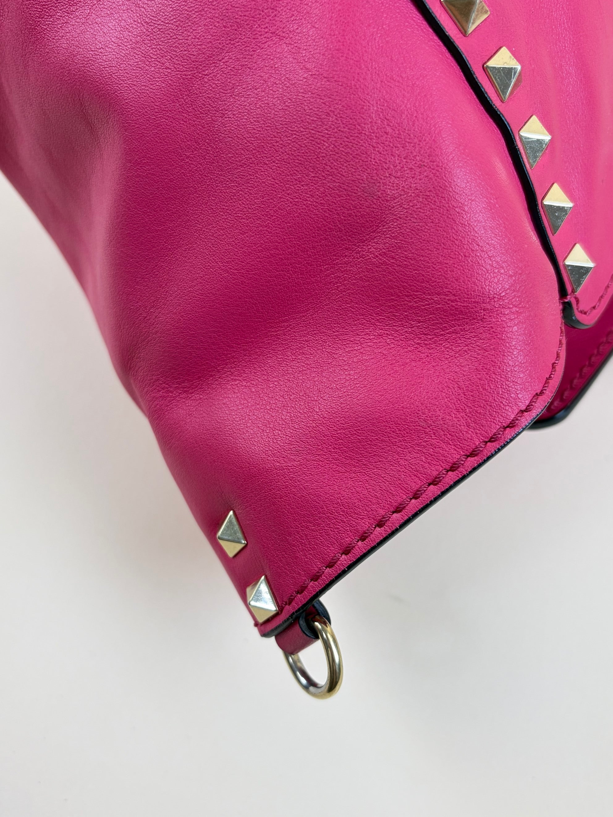 Valentino hot pink rock stud medium